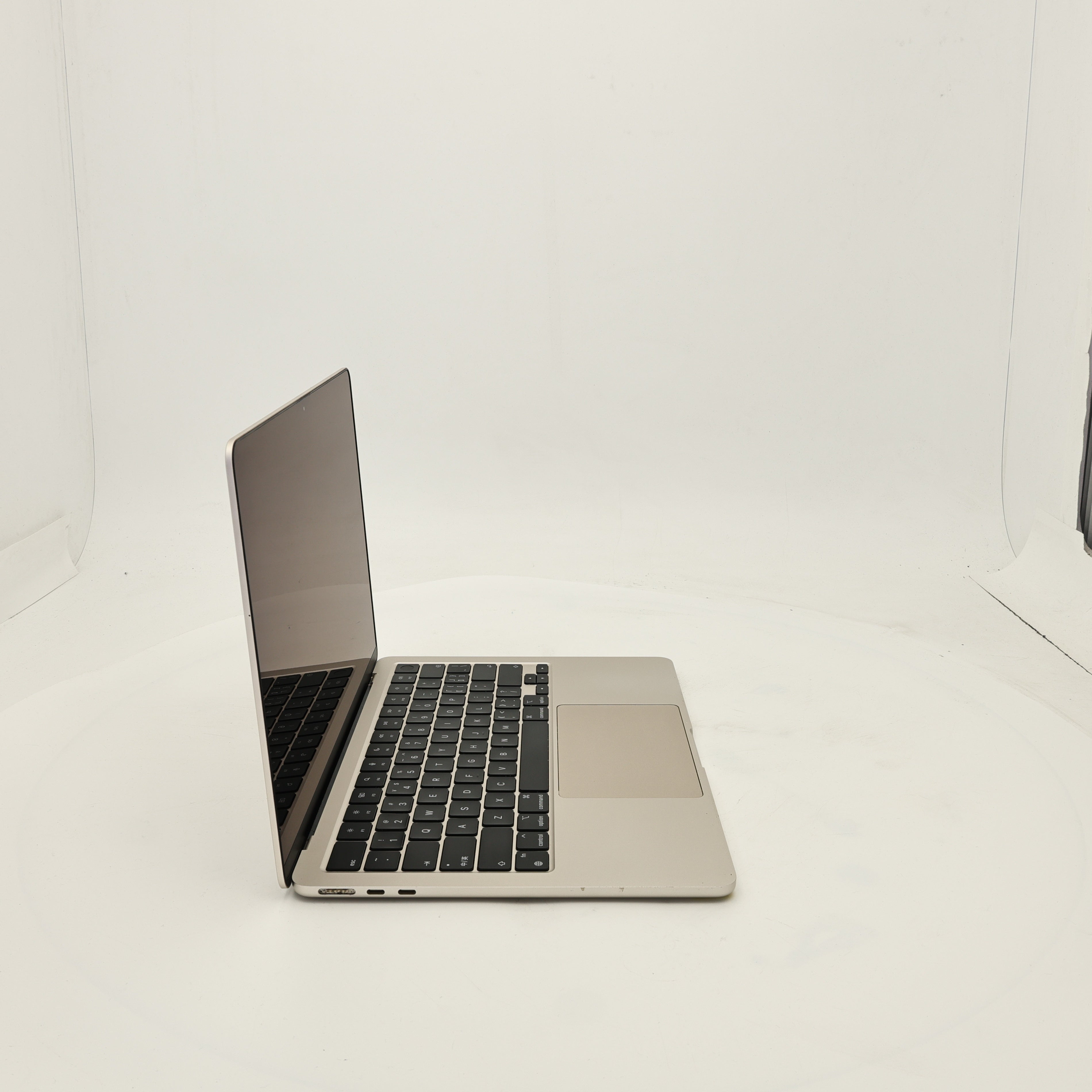 95新 Apple MacBook Air 22年 13寸 M2（8+8核） 8G RAM 256G SSD 星光色