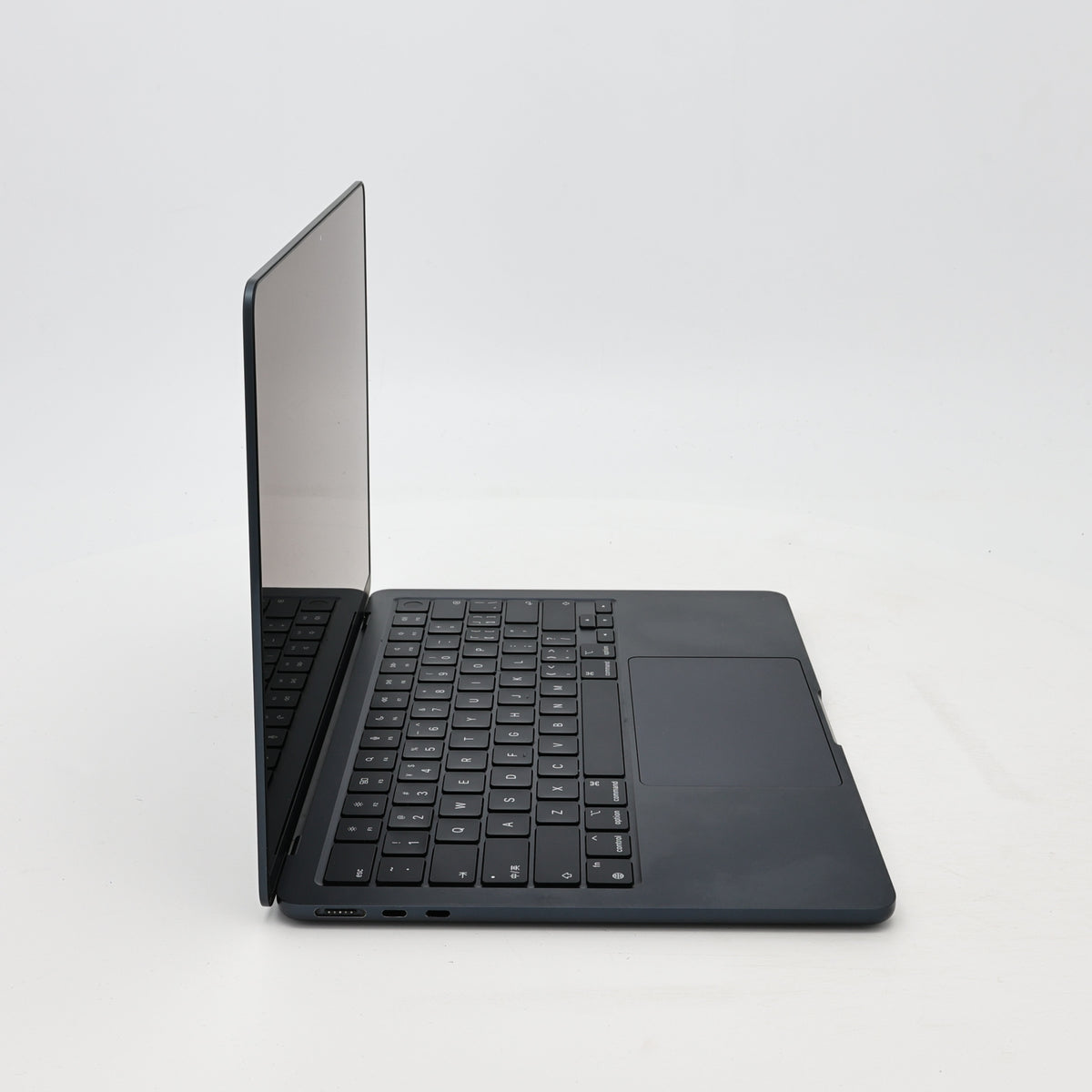 95新 Apple MacBook Air 22年 13寸 M2（8+8核） 8G RAM 256G SSD 午夜色