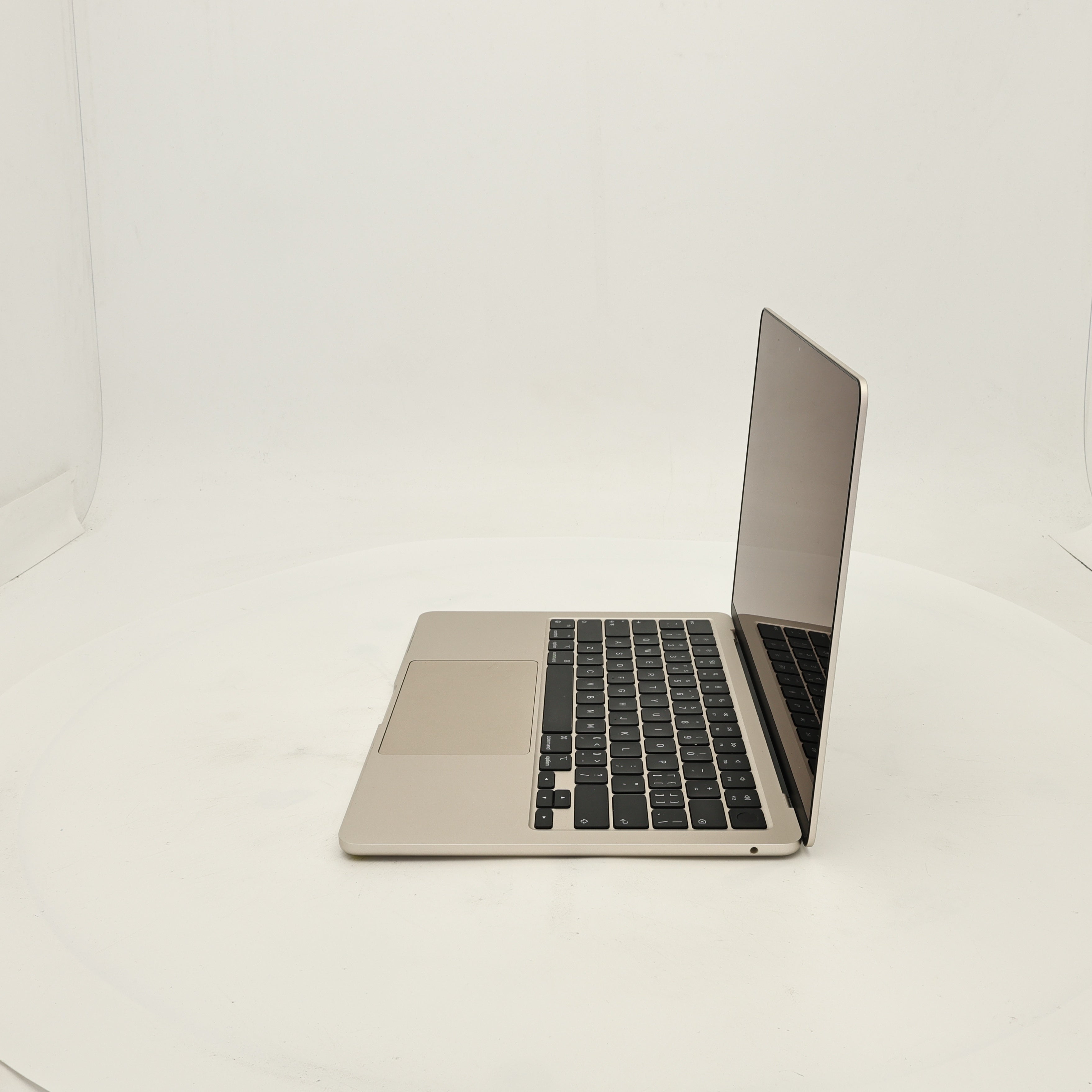 95新 Apple MacBook Air 22年 13寸 M2（8+8核） 8G RAM 256G SSD 銀色