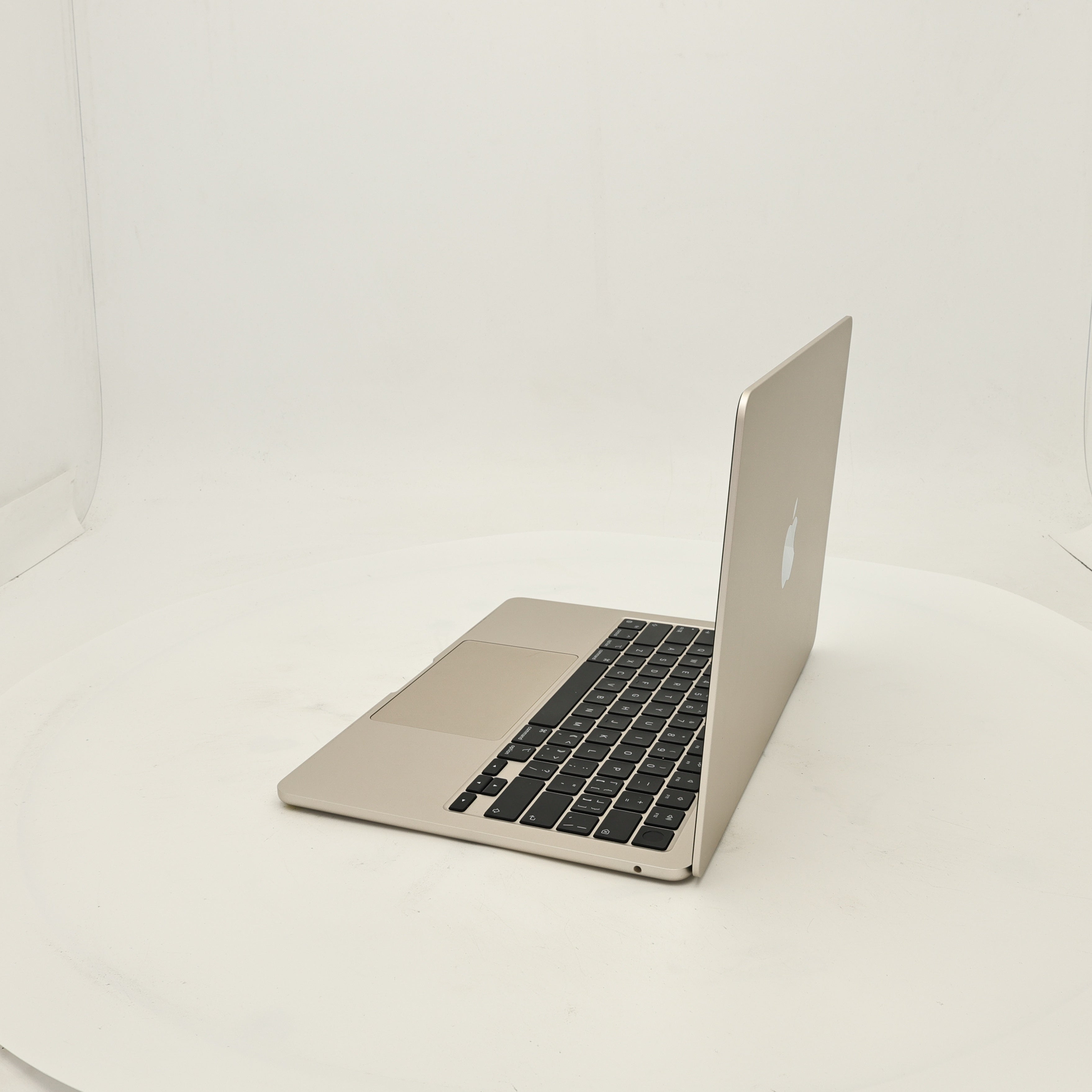 95新 Apple MacBook Air 22年 13寸 M2（8+8核） 8G RAM 256G SSD 銀色