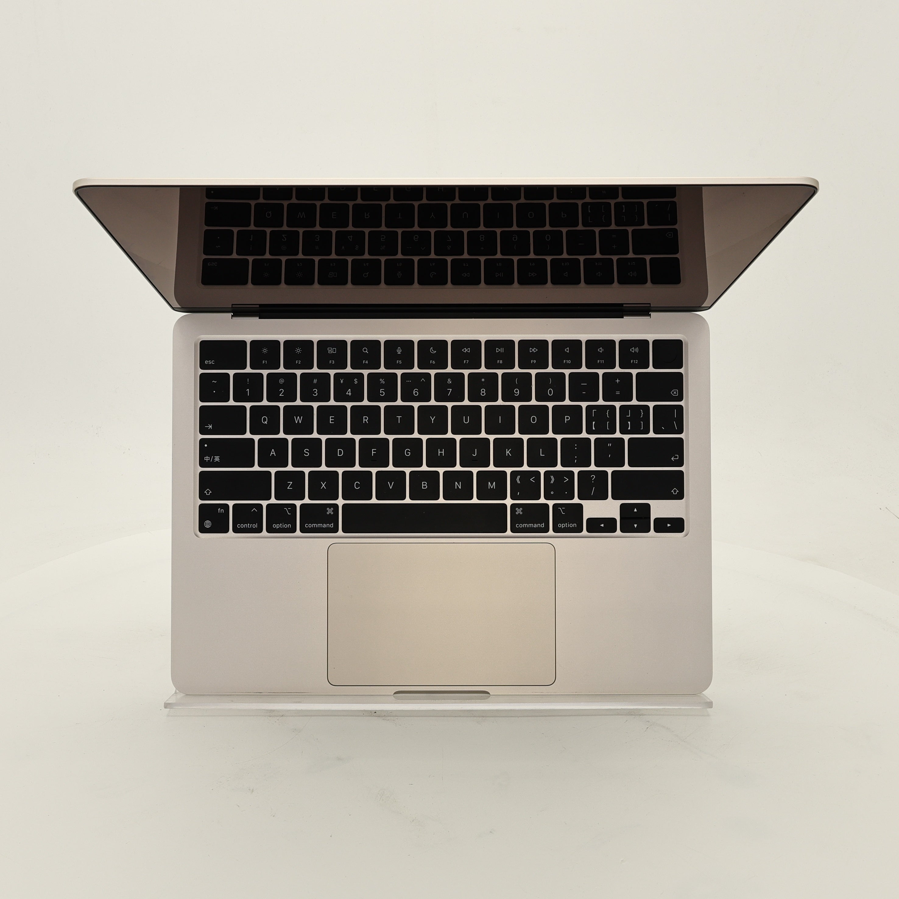 95新 Apple MacBook Air 22年 13寸 M2（8+8核） 8G RAM 256G SSD 銀色