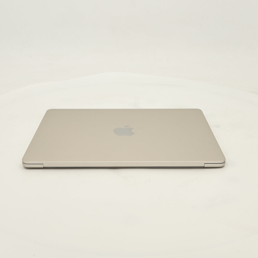 95新 Apple MacBook Air 22年 13寸 M2（8+8核） 8G RAM 256G SSD 銀色