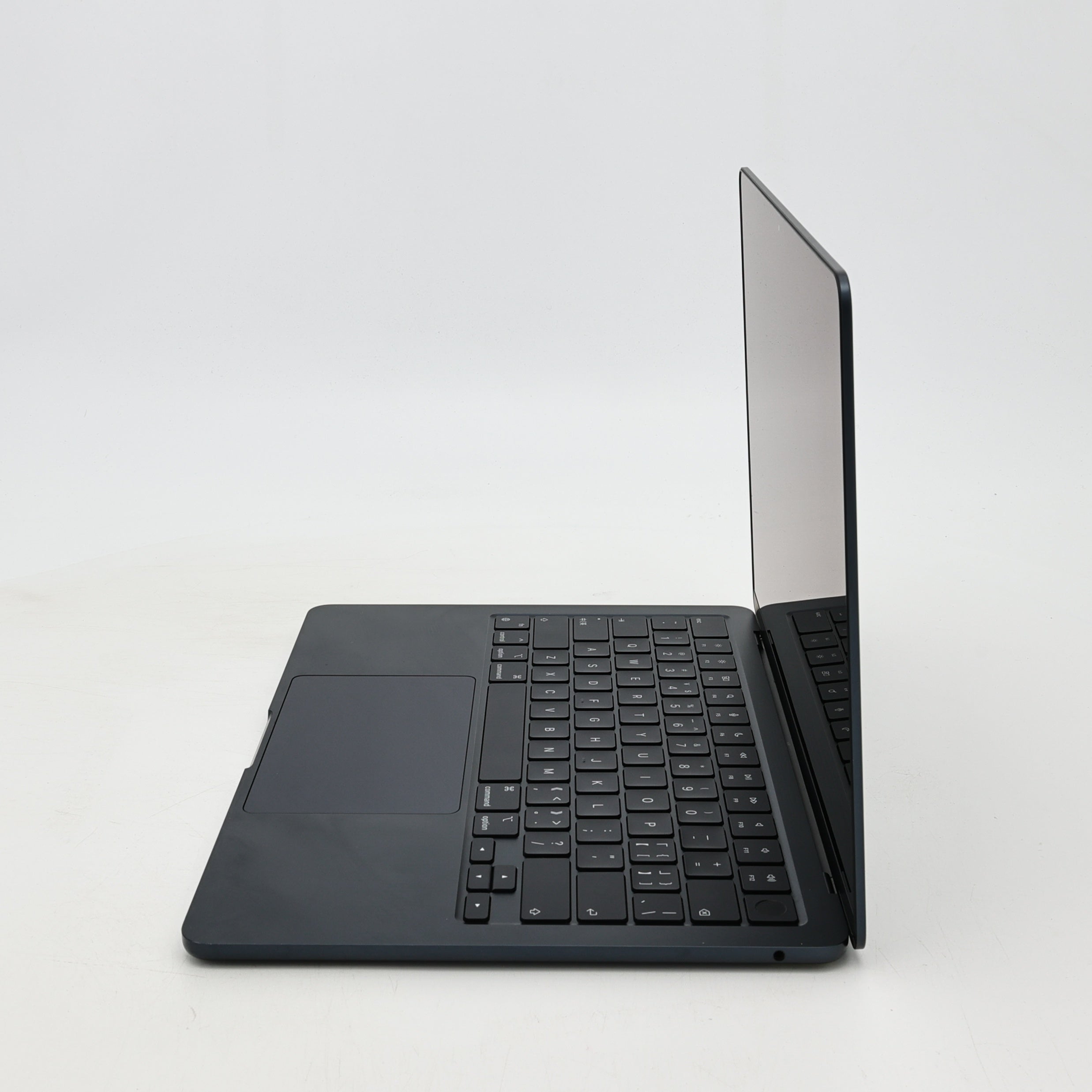 95新 Apple MacBook Air 22年 13寸 M2（8+8核） 16G RAM 256G SSD 午夜色