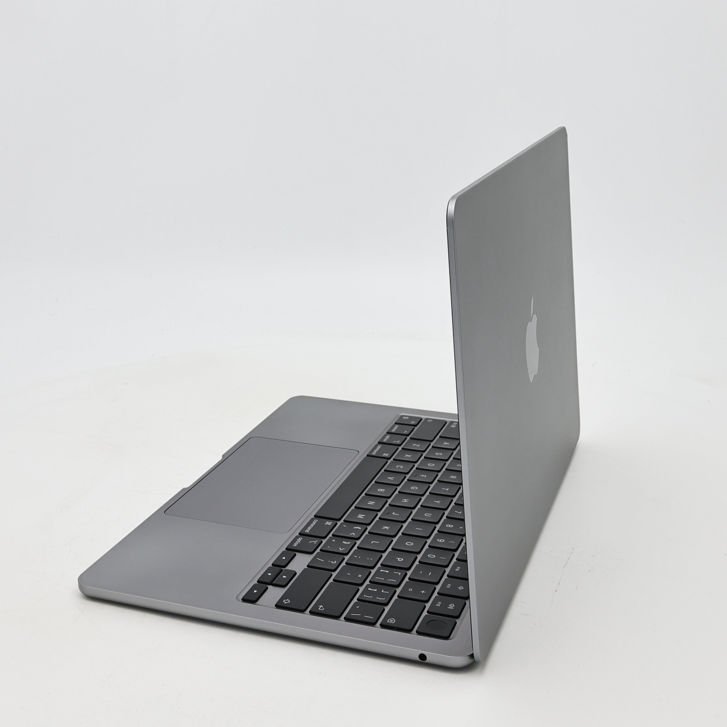 95新 Apple MacBook Air 22年 13寸 M2（8+8核） 8G RAM 256G SSD 深空灰色
