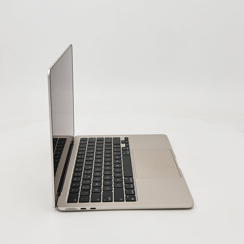 95新 Apple MacBook Air 22年 13寸 M2（8+8核） 16G RAM 256G SSD 星光色