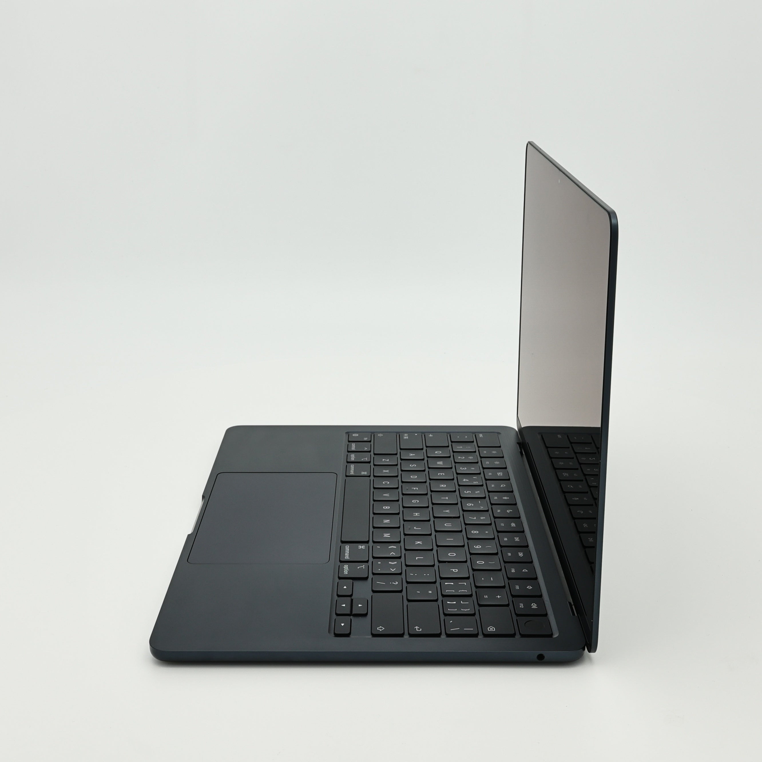 95新 Apple MacBook Air 22年 13寸 M2（8+8核） 8G RAM 256G SSD 午夜色