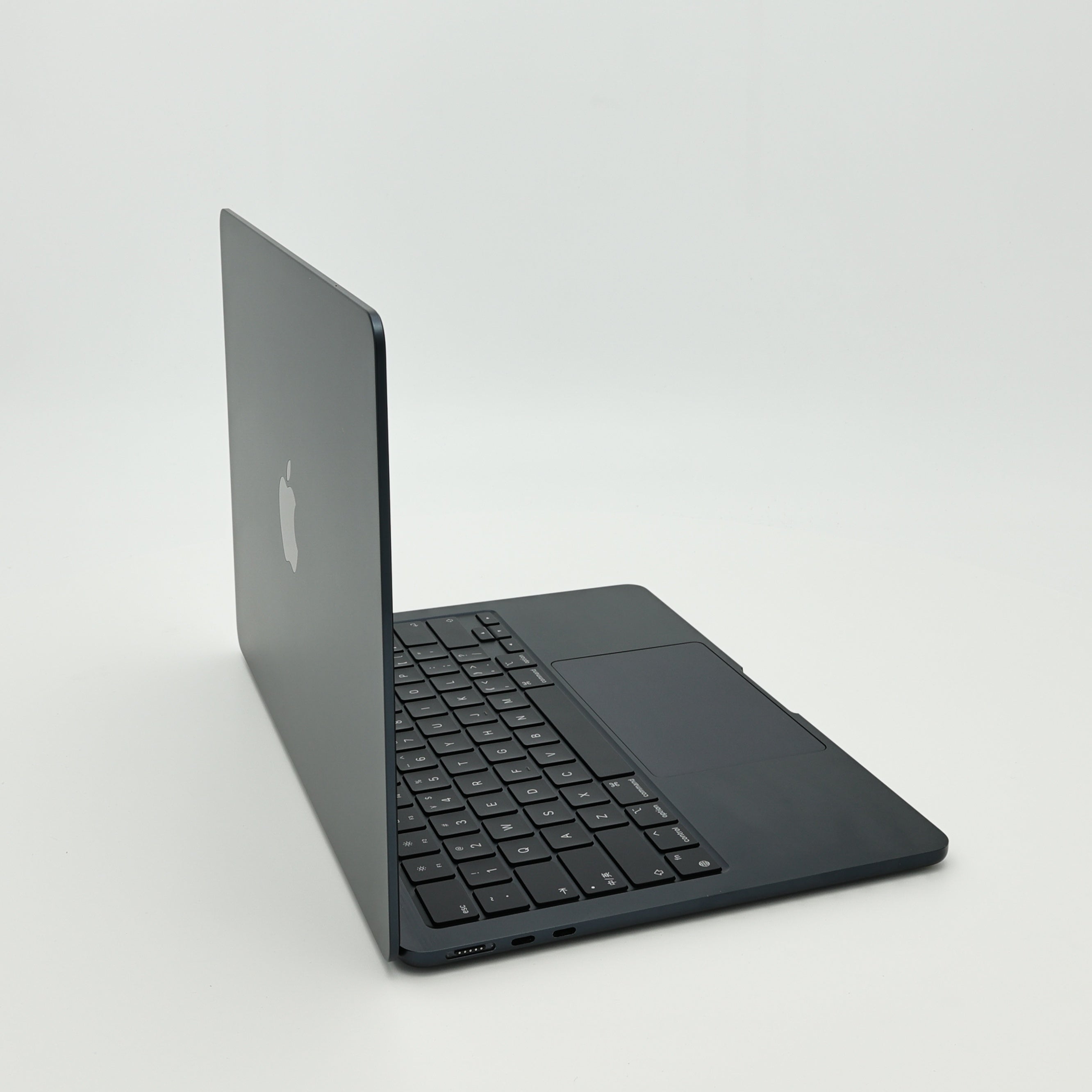 95新 Apple MacBook Air 22年 13寸 M2（8+8核） 8G RAM 256G SSD 午夜色