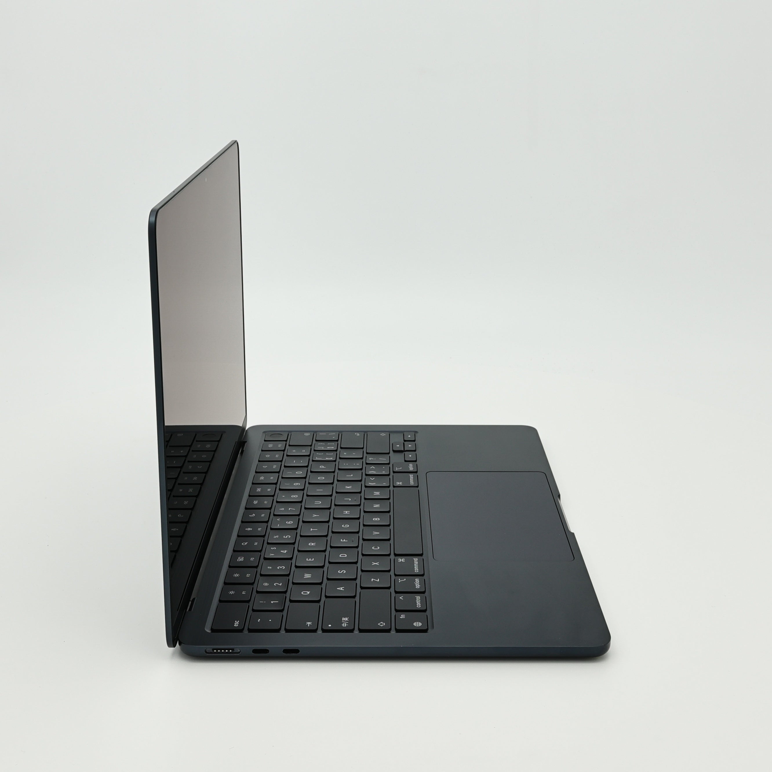 95新 Apple MacBook Air 22年 13寸 M2（8+8核） 8G RAM 256G SSD 午夜色
