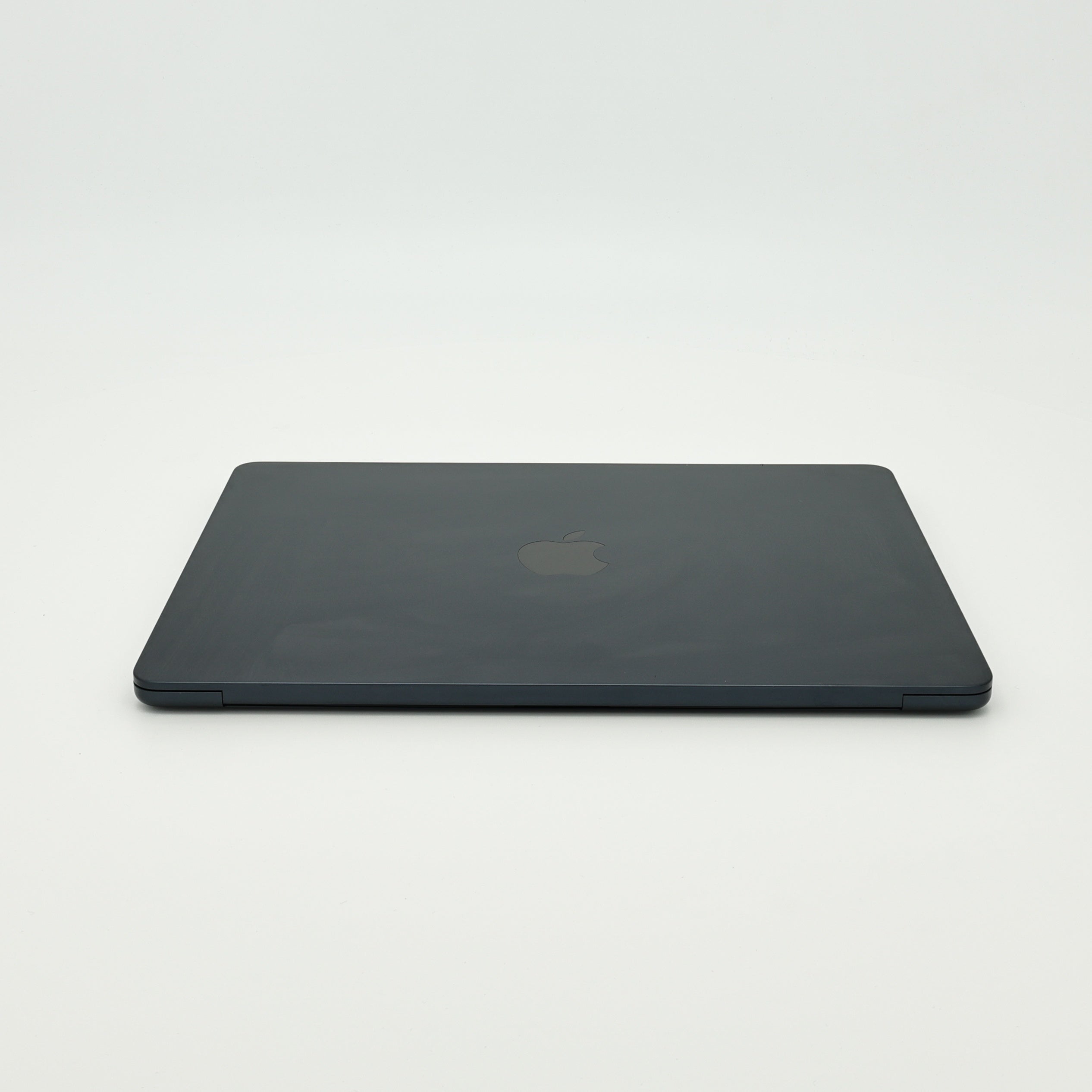 95新 Apple MacBook Air 22年 13寸 M2（8+8核） 8G RAM 256G SSD 午夜色