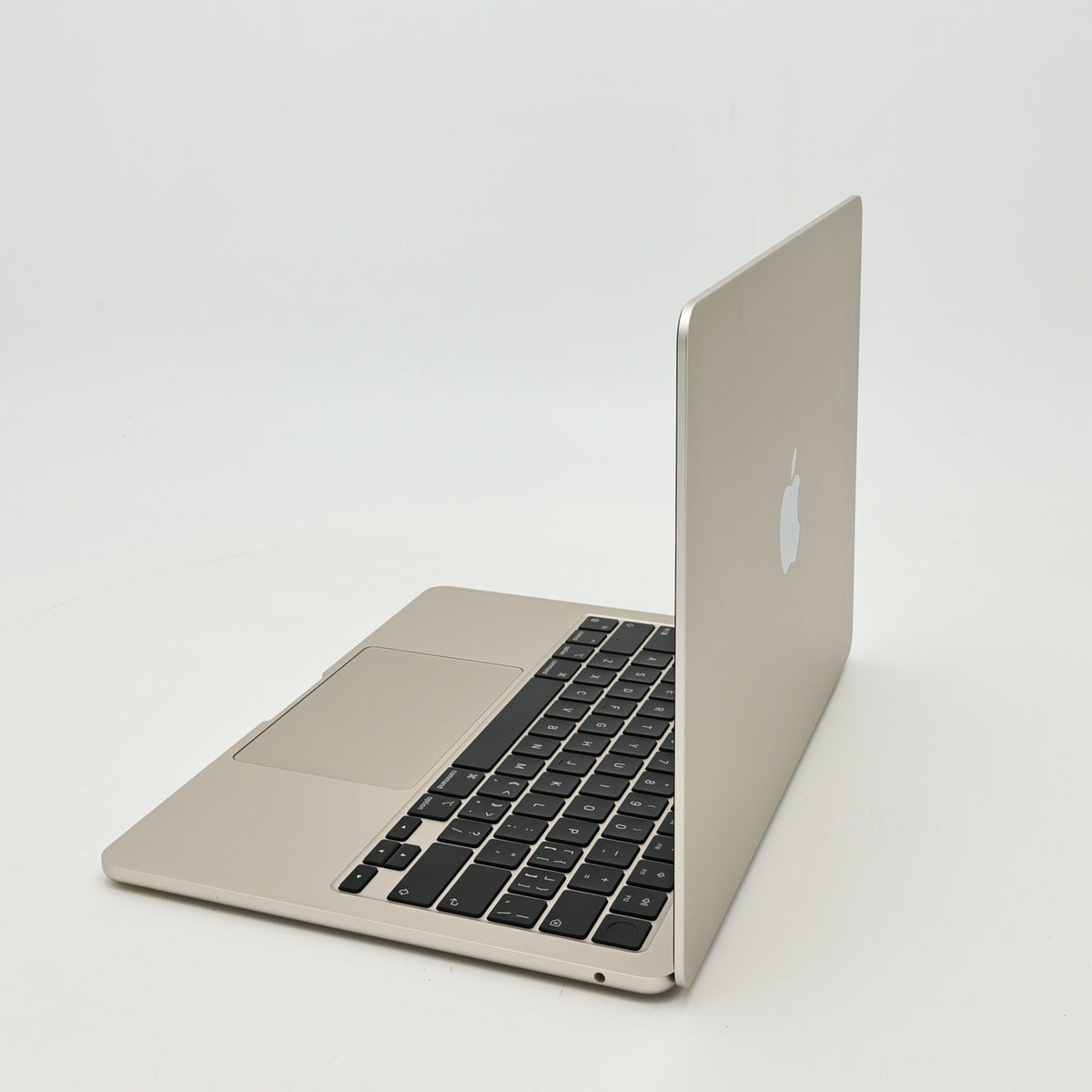 95新 Apple MacBook Air 22年 13寸 M2（8+8核） 8G RAM 256G SSD 星光色