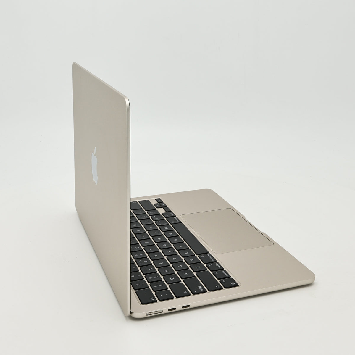 95新 Apple MacBook Air 22年 13寸 M2（8+8核） 8G RAM 256G SSD 星光色