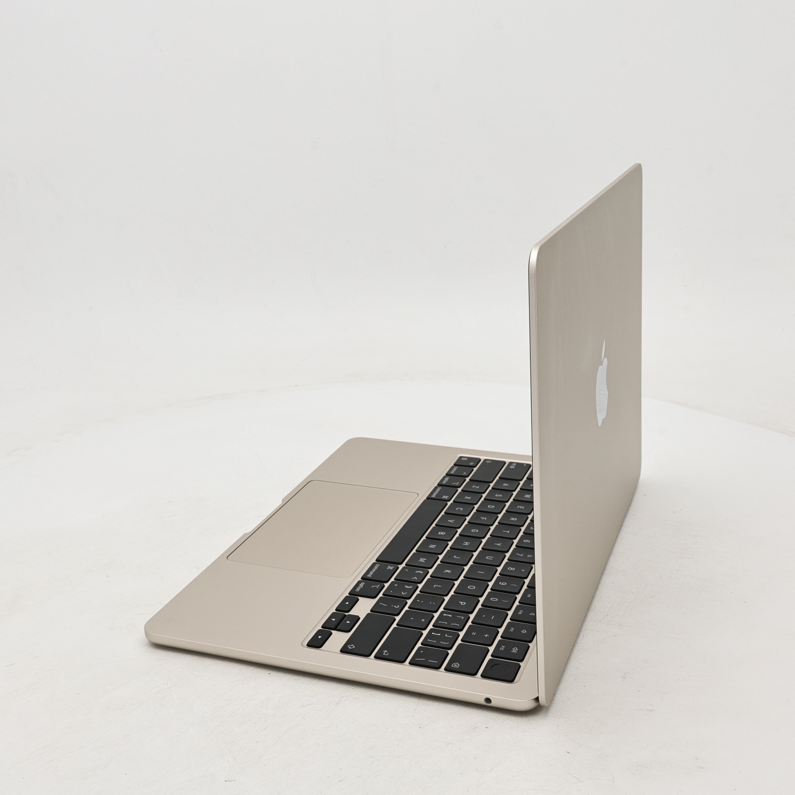 99新 Apple MacBook Air 22年 13寸 M2（8+8核） 8G RAM 256G SSD 星光色