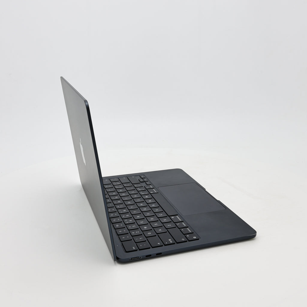 95新 Apple MacBook Air 22年 13寸 M2（8+8核） 8G RAM 256G SSD 午夜色