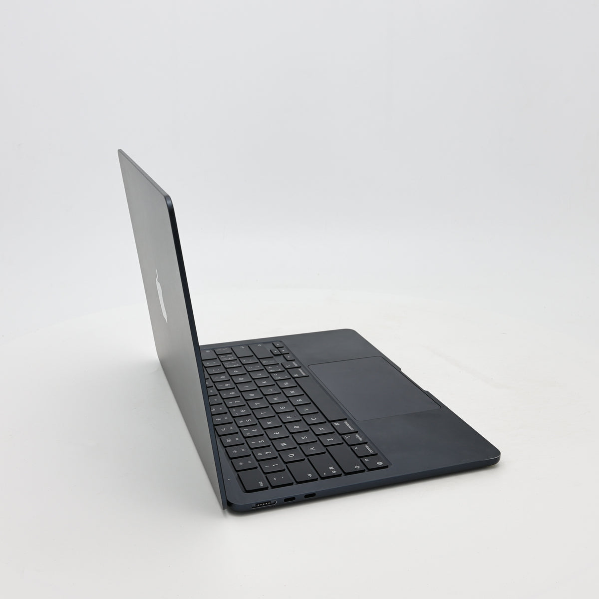 95新 Apple MacBook Air 22年 13寸 M2（8+8核） 8G RAM 256G SSD 午夜色