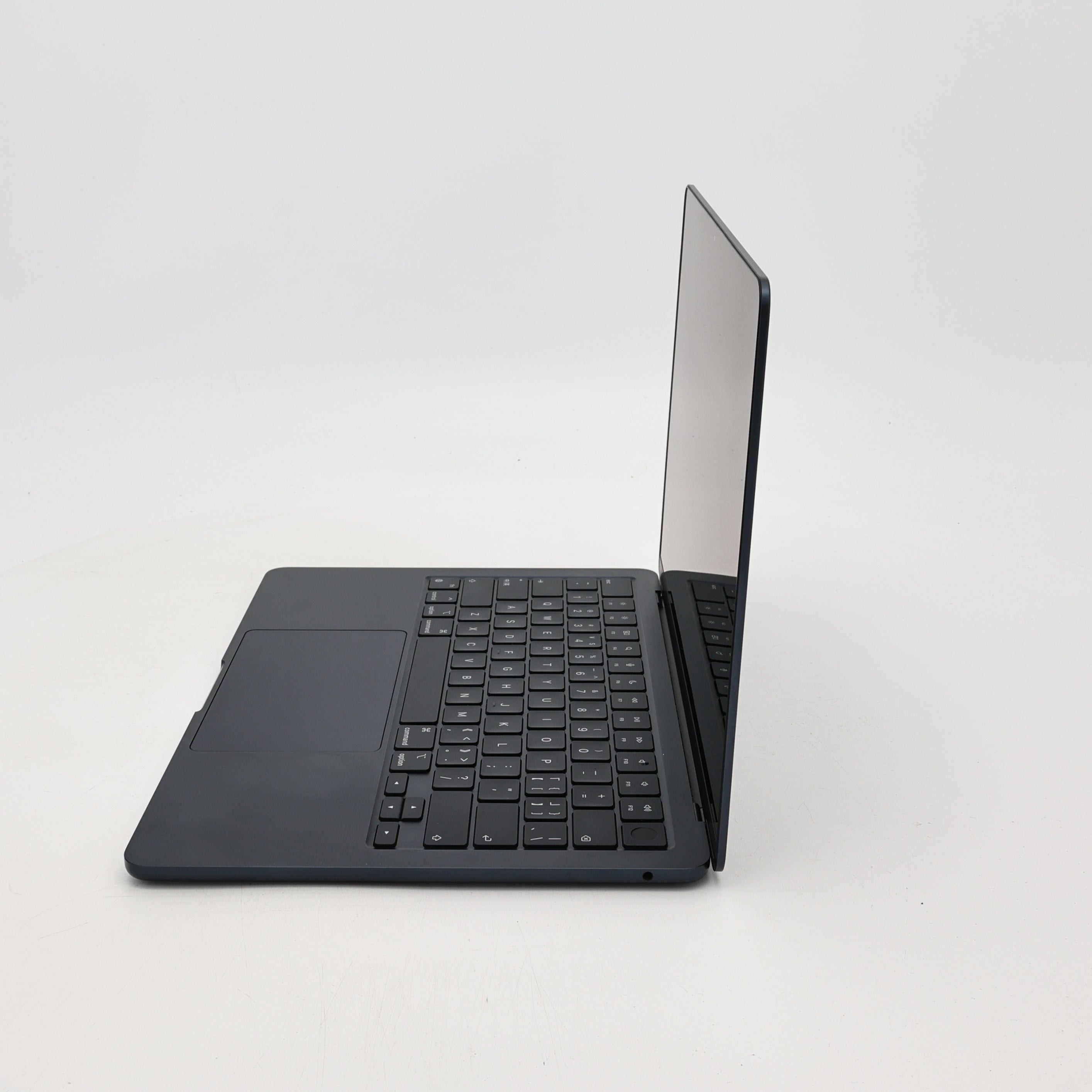 95新 Apple MacBook Air 22年 13寸 M2（8+8核） 8G RAM 256G SSD 午夜色