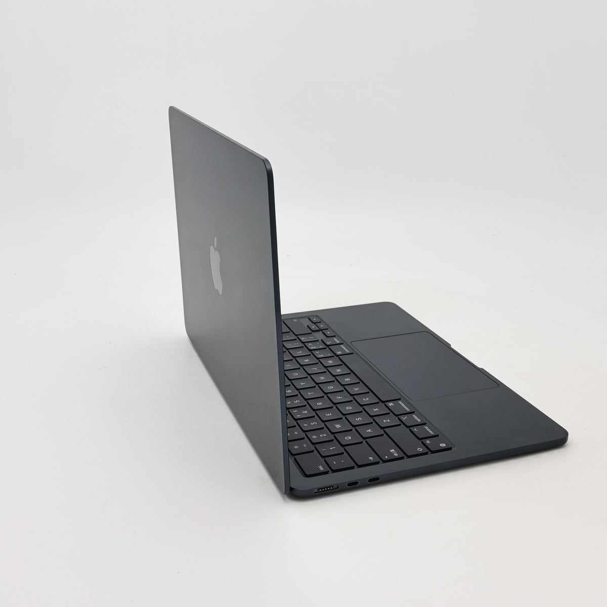 95新 Apple MacBook Air 22年 13寸 M2（8+8核） 8G RAM 256G SSD 午夜色
