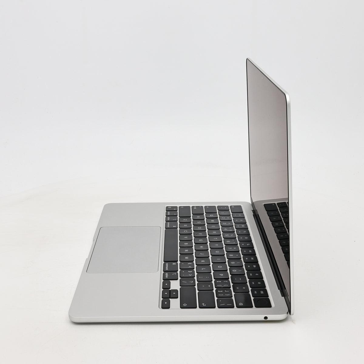 95新 Apple MacBook Air 22年 13寸 M2（8+8核） 8G RAM 256G SSD 銀色