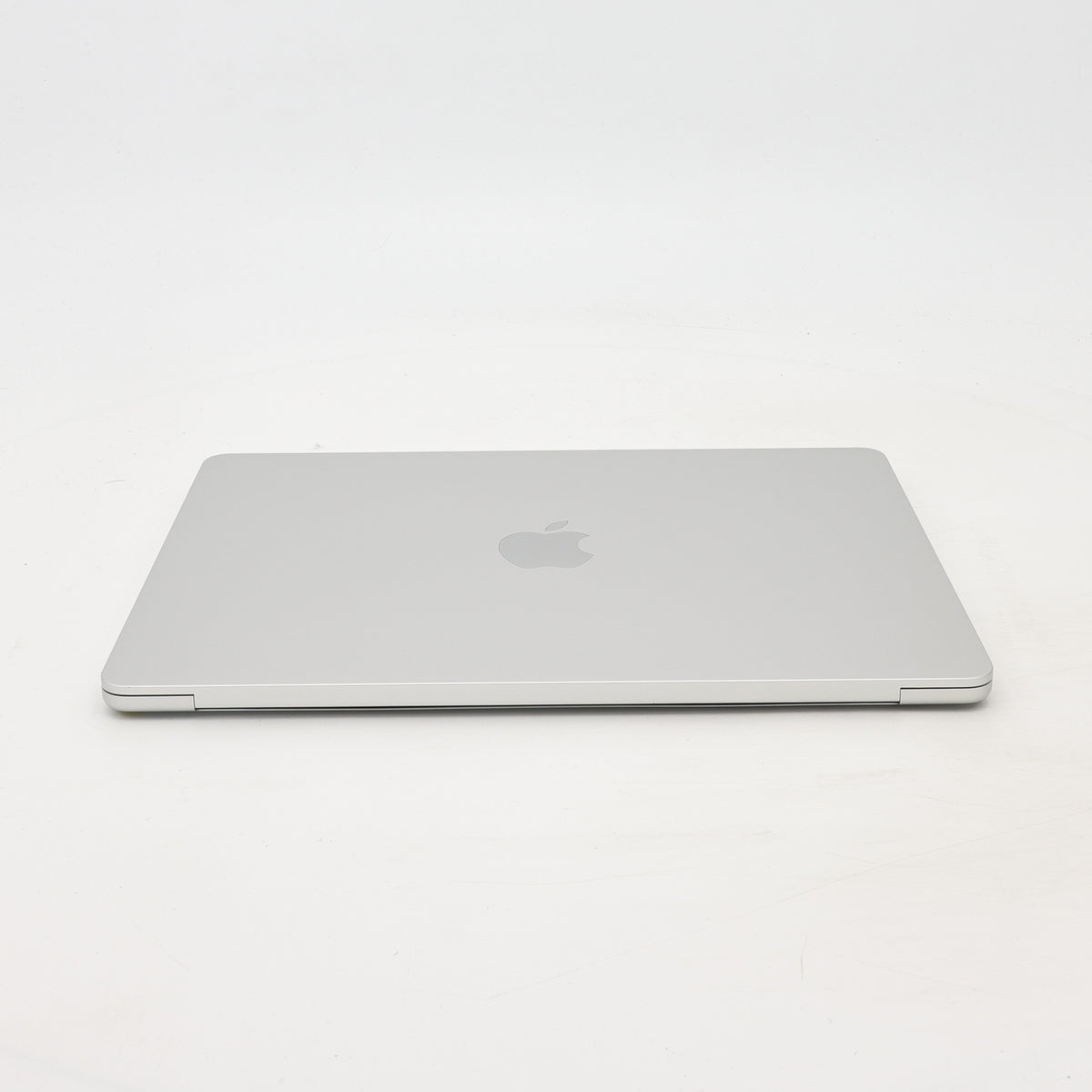 95新 Apple MacBook Air 22年 13寸 M2（8+8核） 8G RAM 256G SSD 銀色