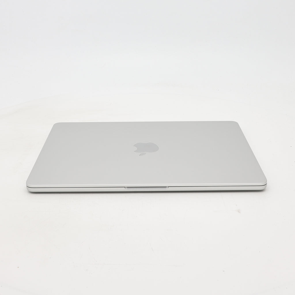 95新 Apple MacBook Air 22年 13寸 M2（8+8核） 8G RAM 256G SSD 銀色