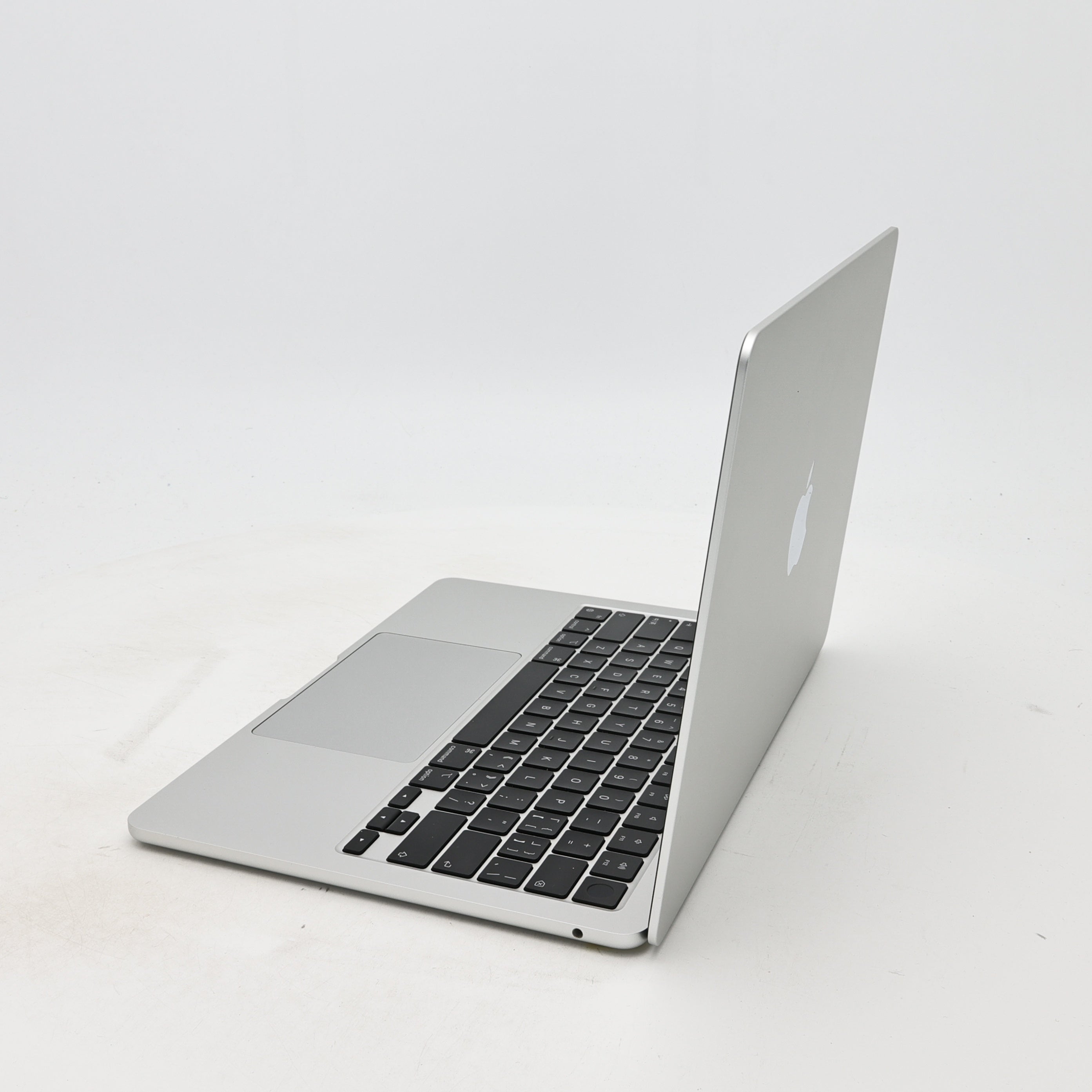 95新 Apple MacBook Air 22年 13寸 M2（8+10核） 8G RAM 512G SSD 銀色