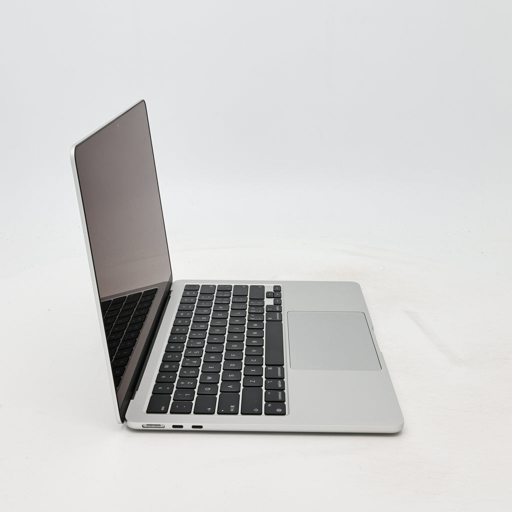 95新 Apple MacBook Air 22年 13寸 M2（8+10核） 8G RAM 512G SSD 銀色