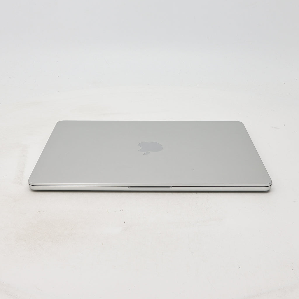 95新 Apple MacBook Air 22年 13寸 M2（8+10核） 8G RAM 512G SSD 銀色
