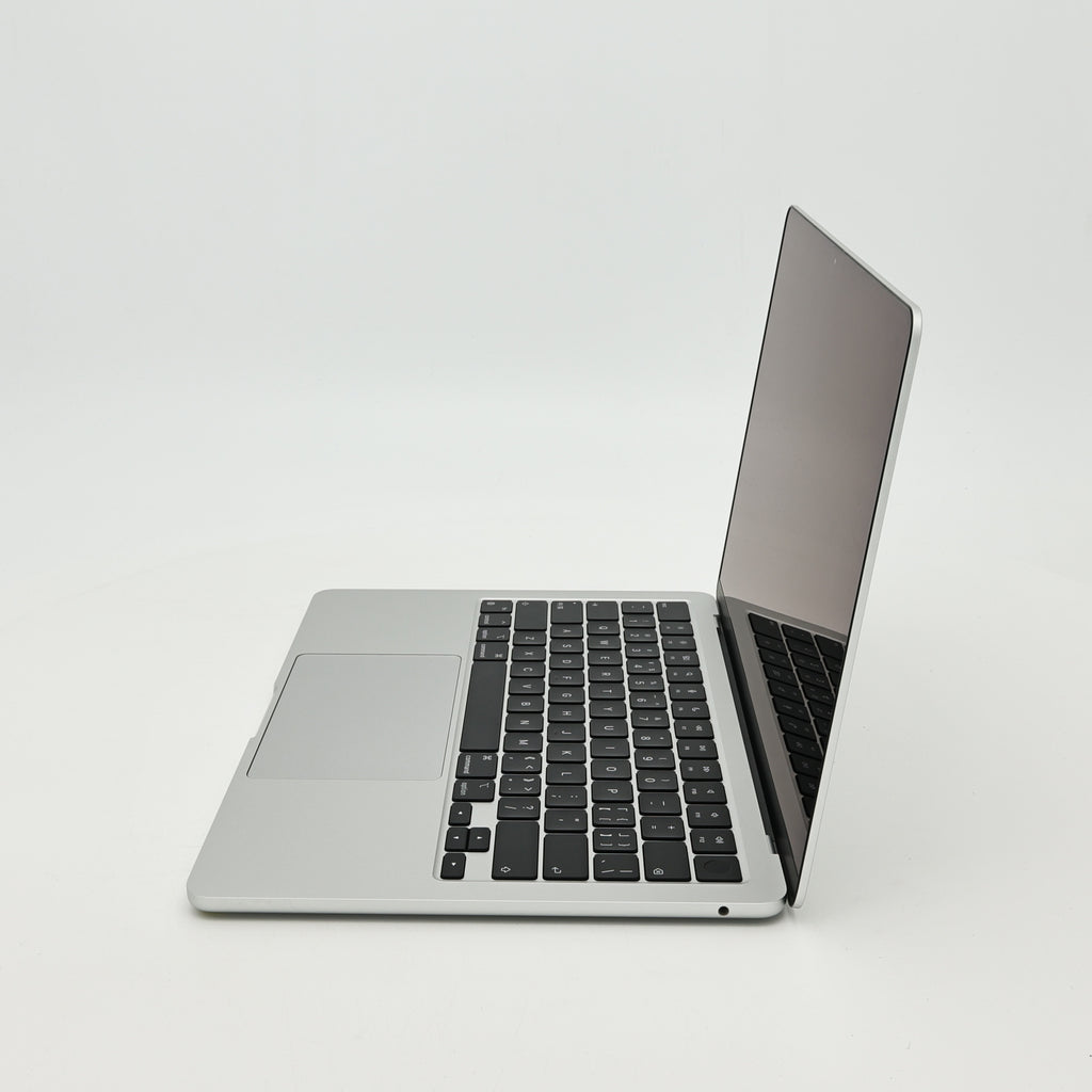 95新 Apple MacBook Air 22年 13寸 M2（8+8核） 8G RAM 256G SSD 銀色