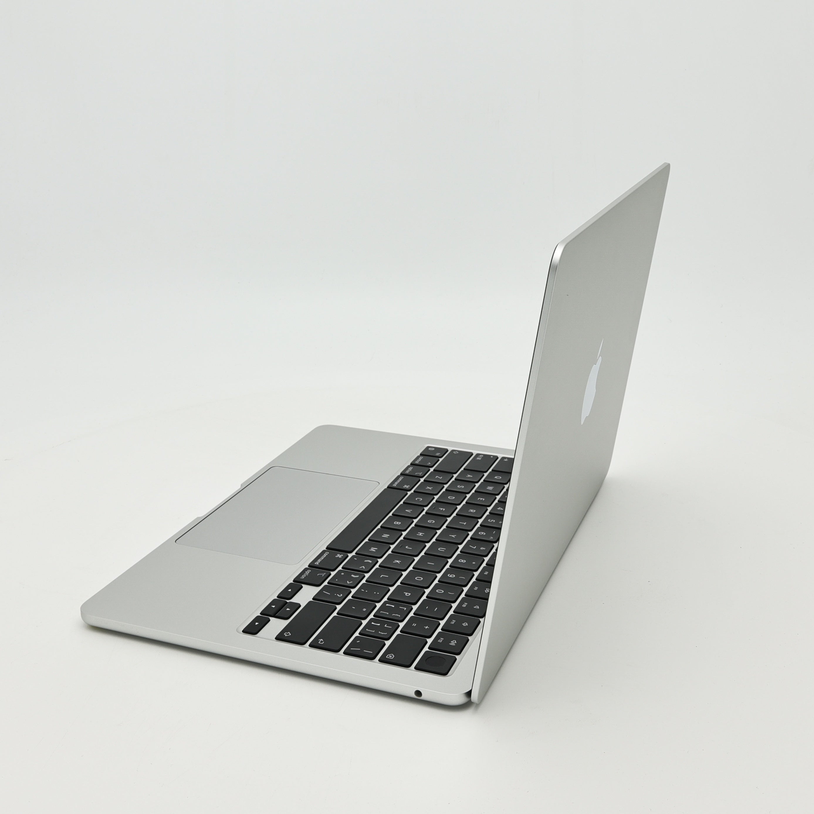 95新 Apple MacBook Air 22年 13寸 M2（8+8核） 8G RAM 256G SSD 銀色