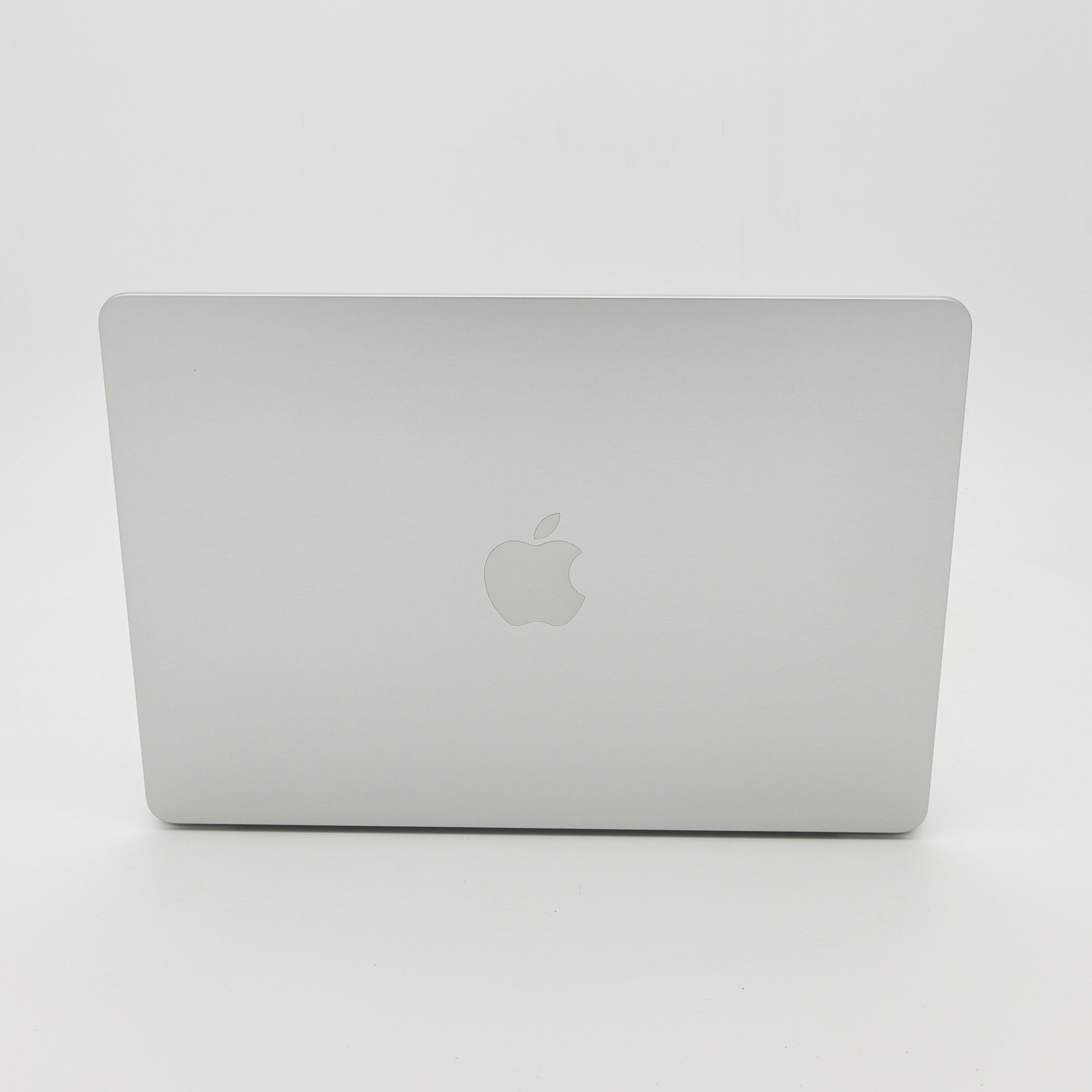 95新 Apple MacBook Air 22年 13寸 M2（8+8核） 8G RAM 256G SSD 銀色