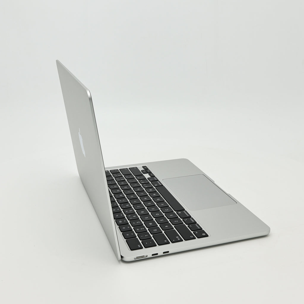 95新 Apple MacBook Air 22年 13寸 M2（8+8核） 8G RAM 256G SSD 銀色