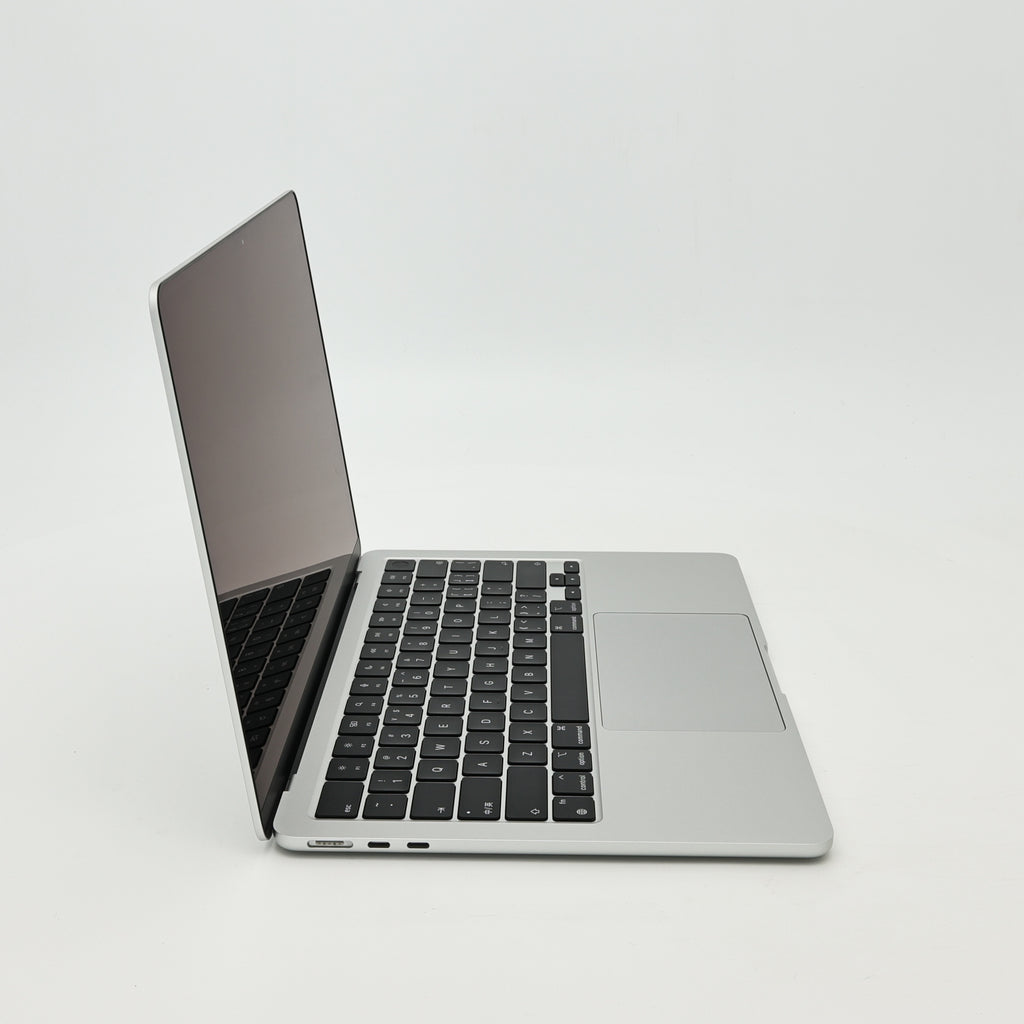 95新 Apple MacBook Air 22年 13寸 M2（8+8核） 8G RAM 256G SSD 銀色