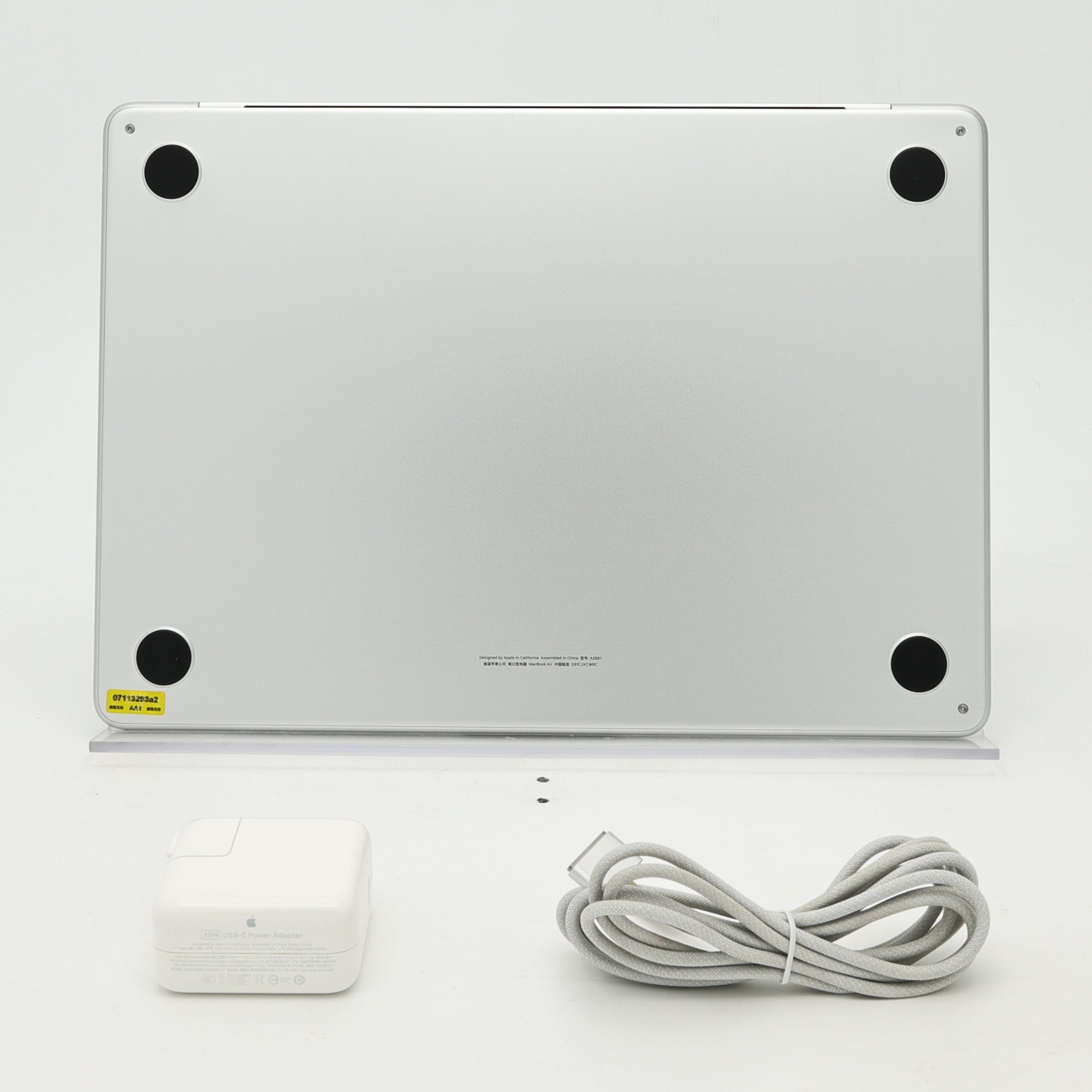 95新 Apple MacBook Air 22年 13寸 M2（8+8核） 8G RAM 256G SSD 銀色