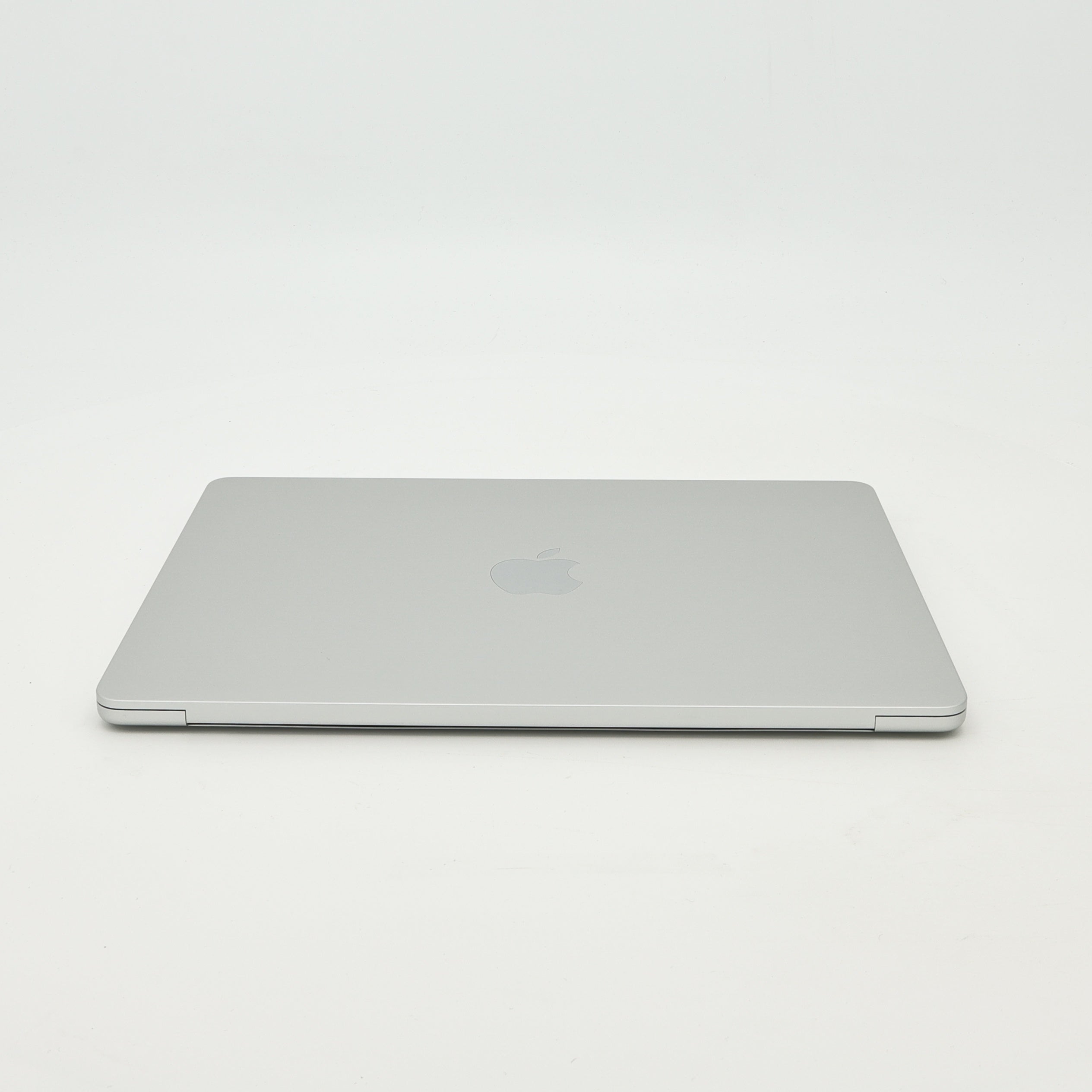 95新 Apple MacBook Air 22年 13寸 M2（8+8核） 8G RAM 256G SSD 銀色