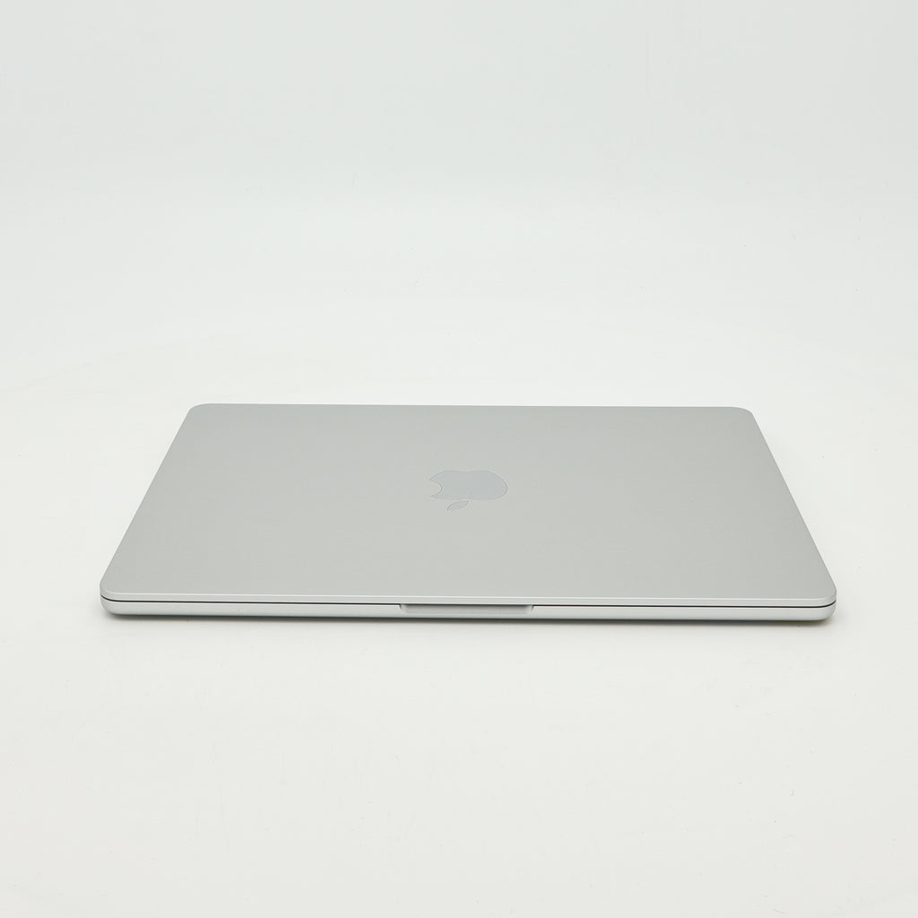 95新 Apple MacBook Air 22年 13寸 M2（8+8核） 8G RAM 256G SSD 銀色