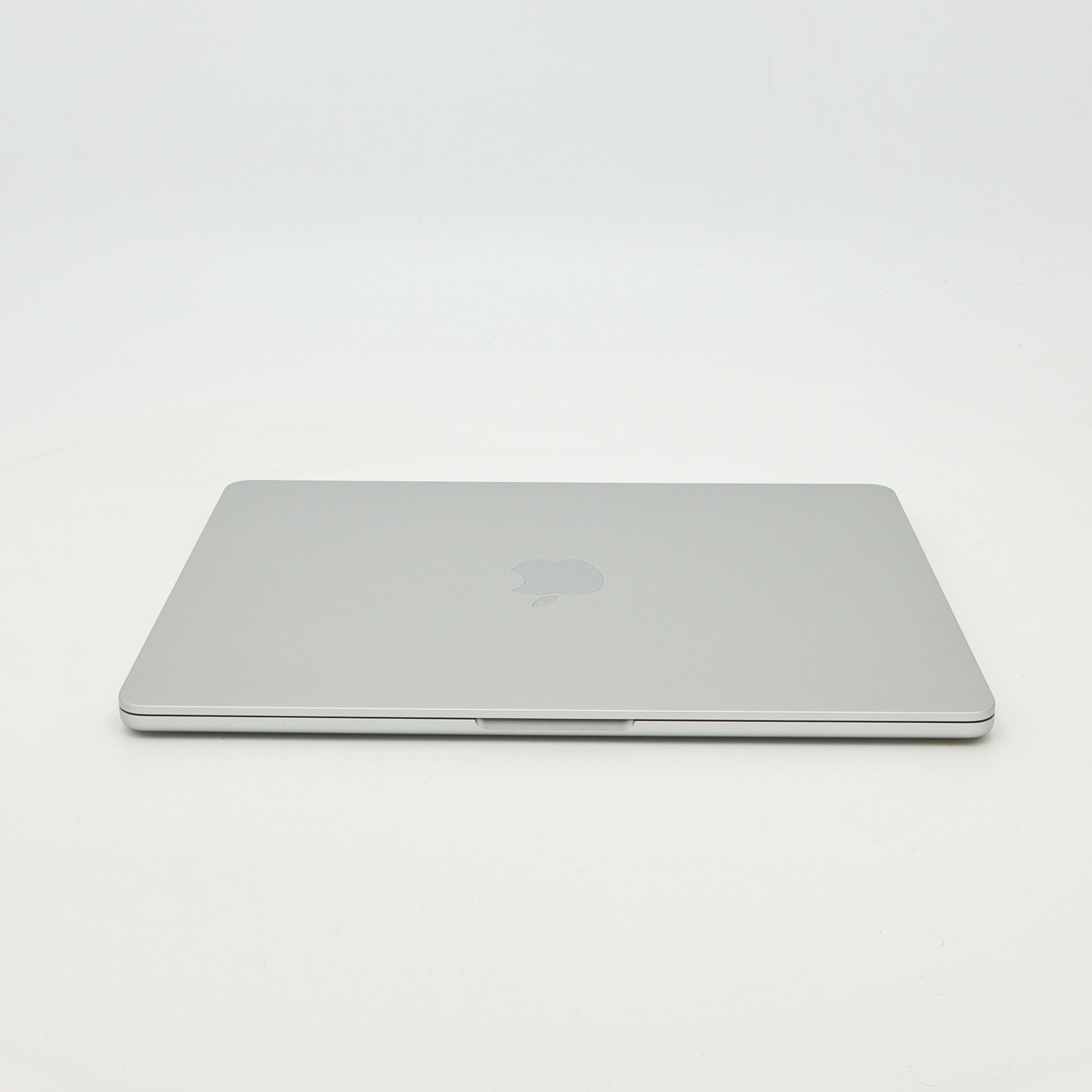 95新 Apple MacBook Air 22年 13寸 M2（8+8核） 8G RAM 256G SSD 銀色