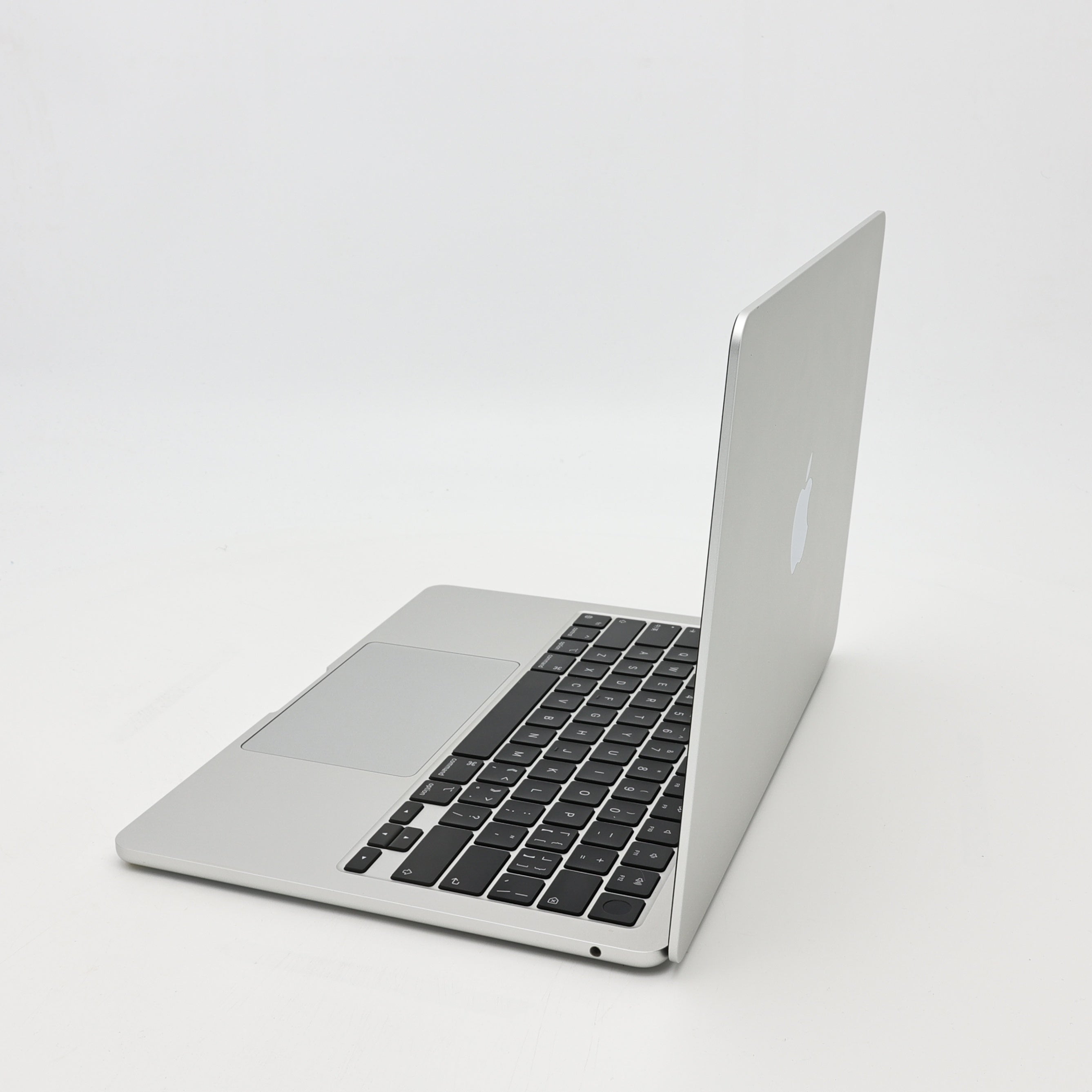 95新 Apple MacBook Air 22年 13寸 M2（8+8核） 8G RAM 256G SSD 銀色