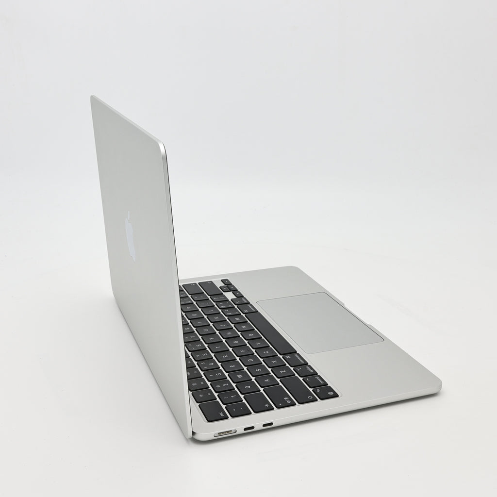 95新 Apple MacBook Air 22年 13寸 M2（8+8核） 8G RAM 256G SSD 銀色
