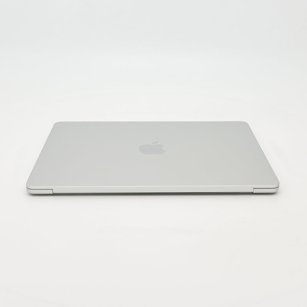 95新 Apple MacBook Air 22年 13寸 M2（8+8核） 8G RAM 256G SSD 銀色