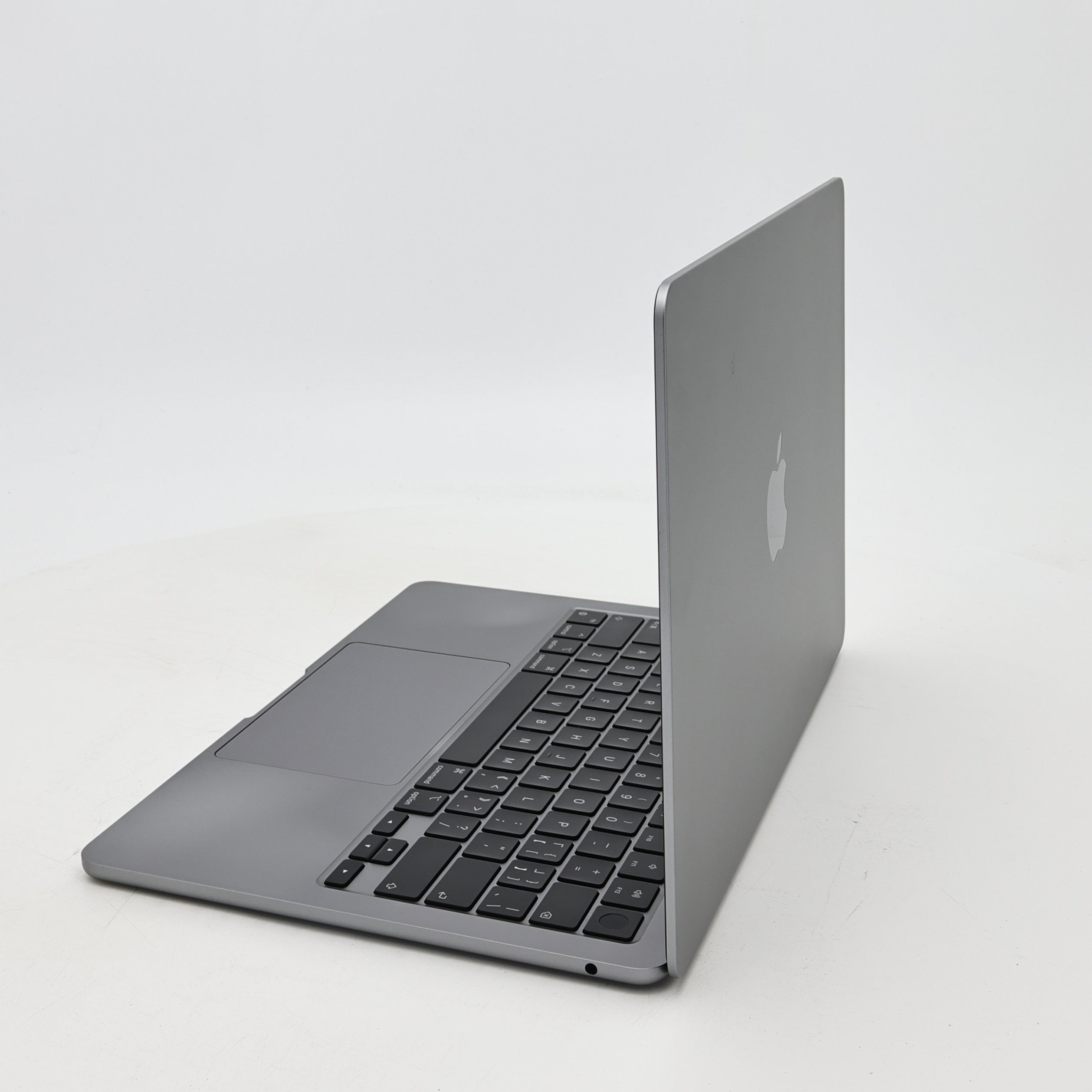 95新 Apple MacBook Air 22年 13寸 M2（8+8核） 8G RAM 256G SSD 深空灰色
