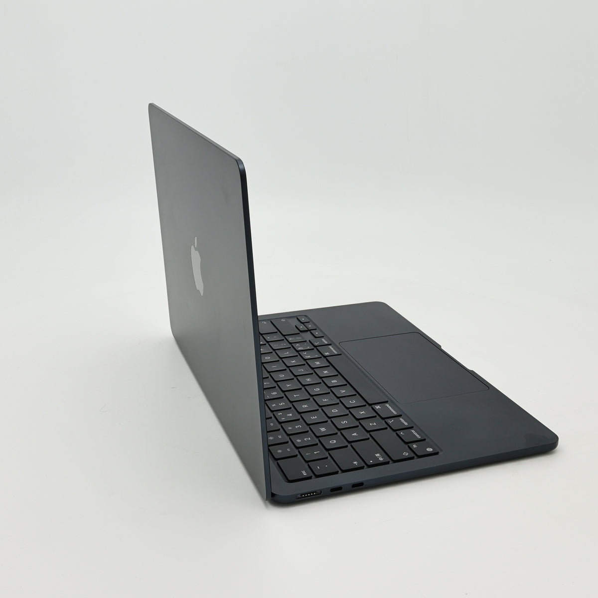 95新 Apple MacBook Air 22年 13寸 M2（8+8核） 8G RAM 256G SSD 午夜色