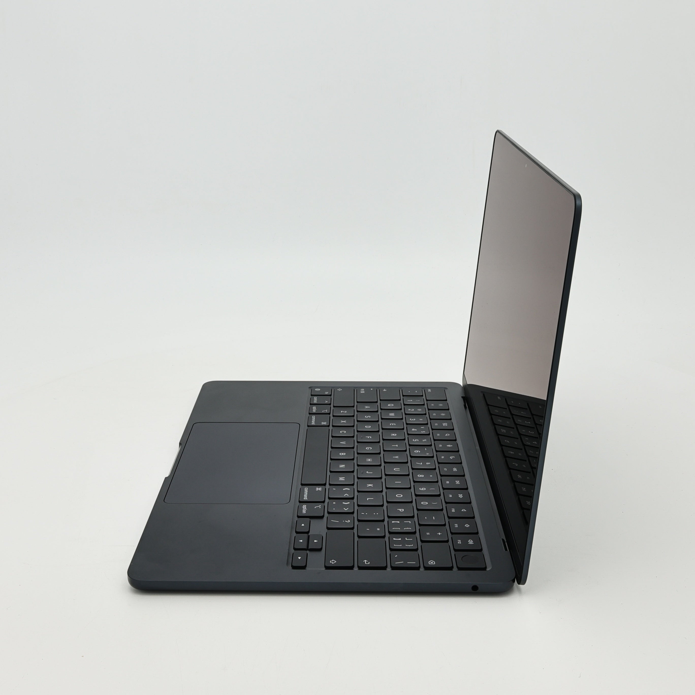 95新 Apple MacBook Air 22年 13寸 M2（8+8核） 8G RAM 256G SSD 午夜色