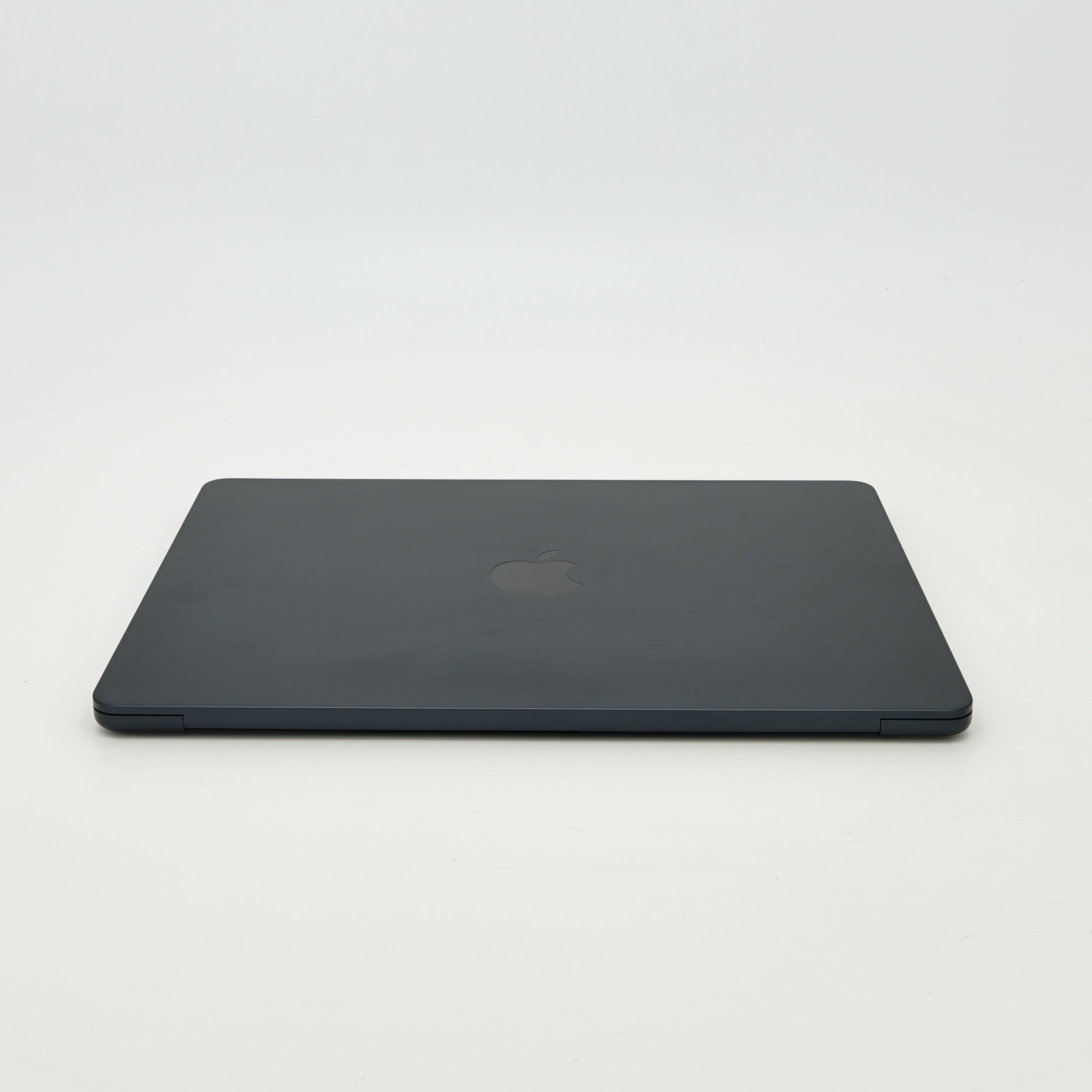 95新 Apple MacBook Air 22年 13寸 M2（8+8核） 8G RAM 256G SSD 午夜色