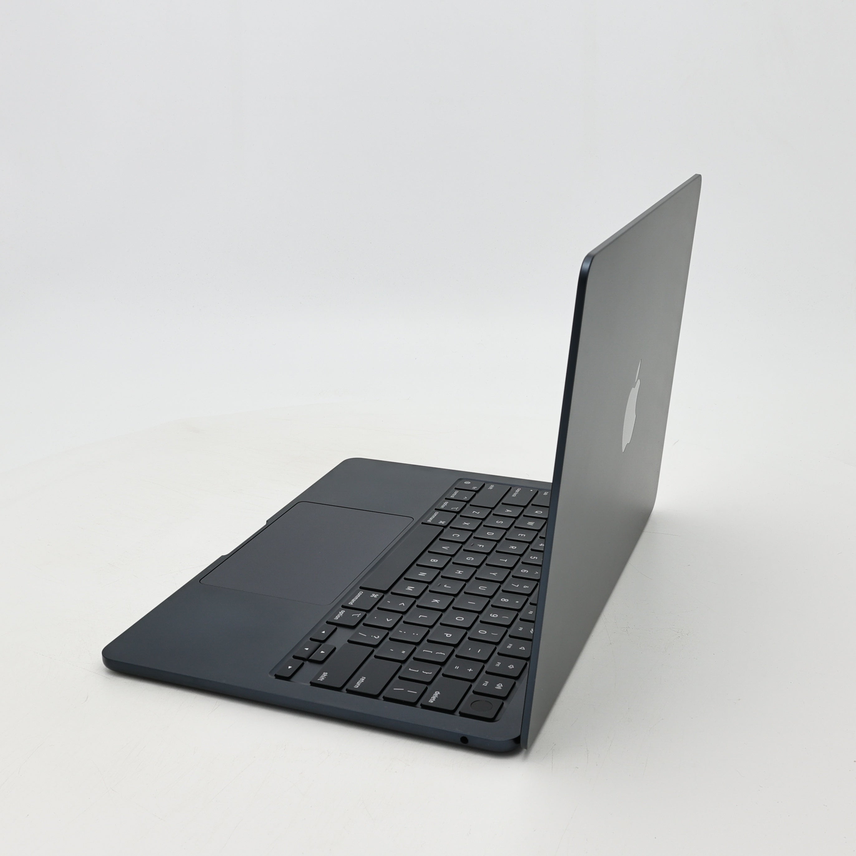 95新 Apple MacBook Air 22年 13寸 M2（8+8核） 8G RAM 256G SSD 午夜色