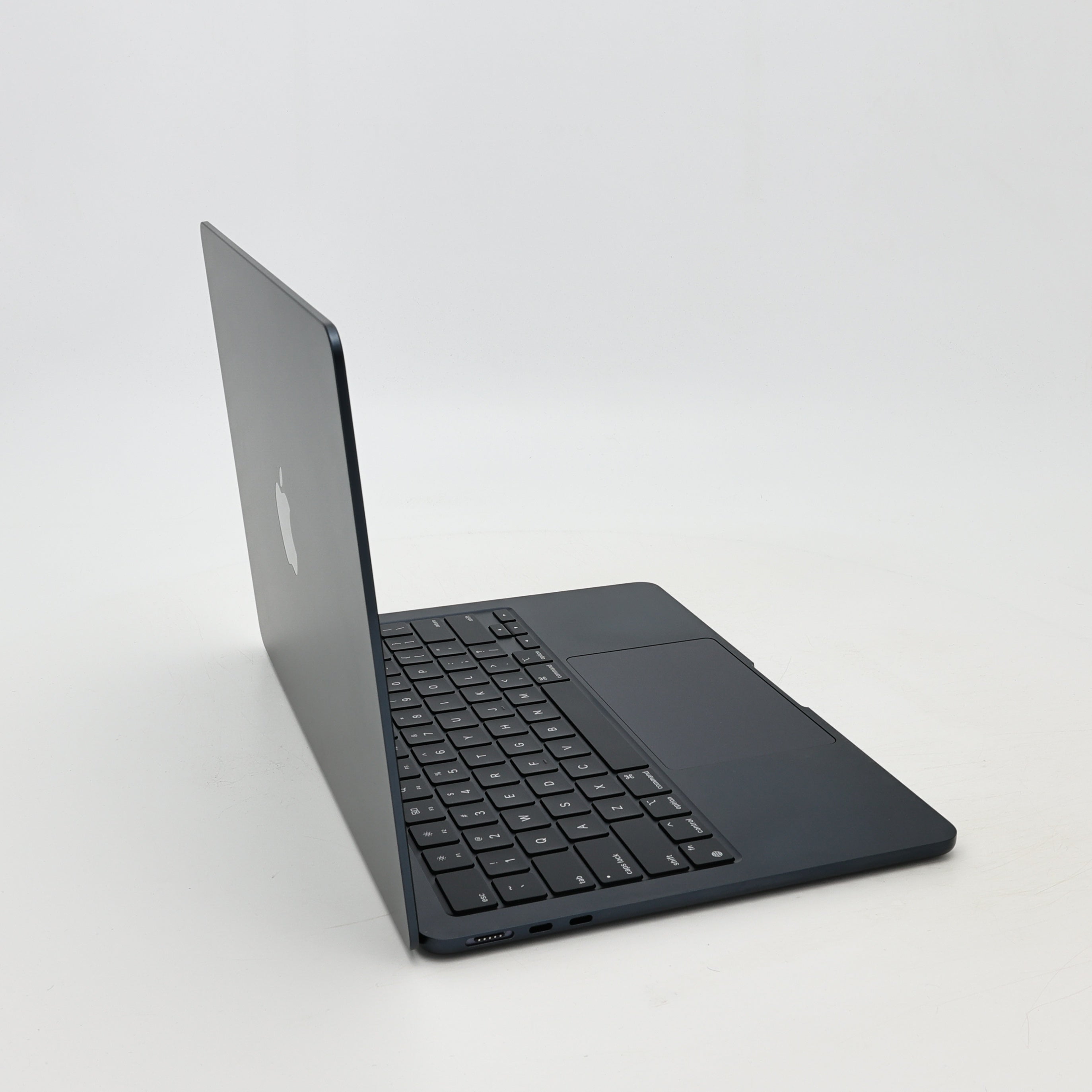 95新 Apple MacBook Air 22年 13寸 M2（8+8核） 8G RAM 256G SSD 午夜色