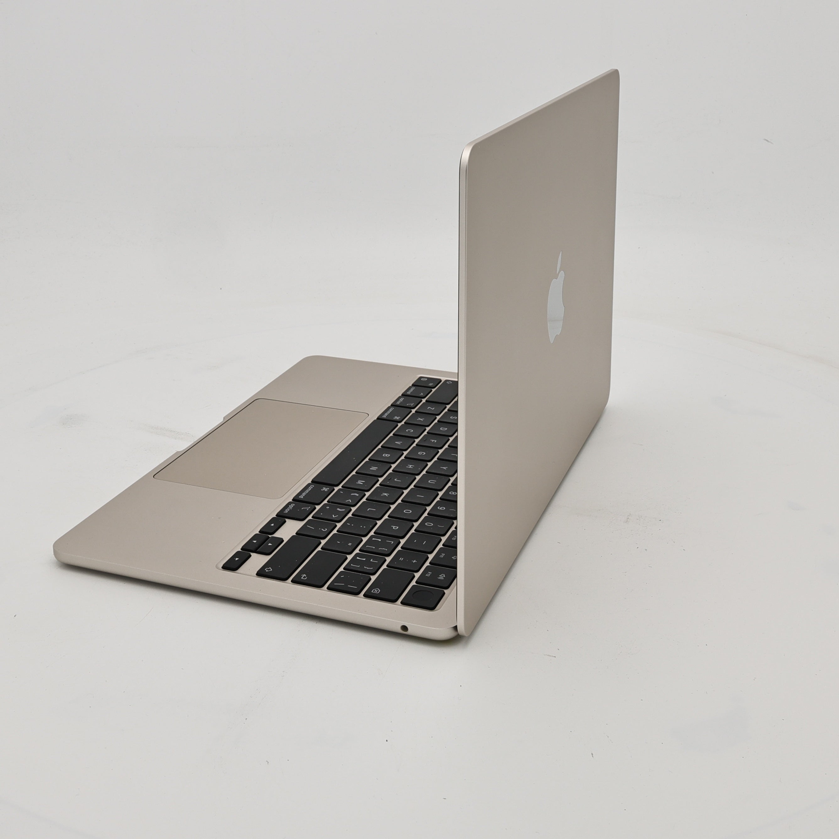 95新 Apple MacBook Air 22年 13寸 M2（8+8核） 8G RAM 256G SSD 星光色