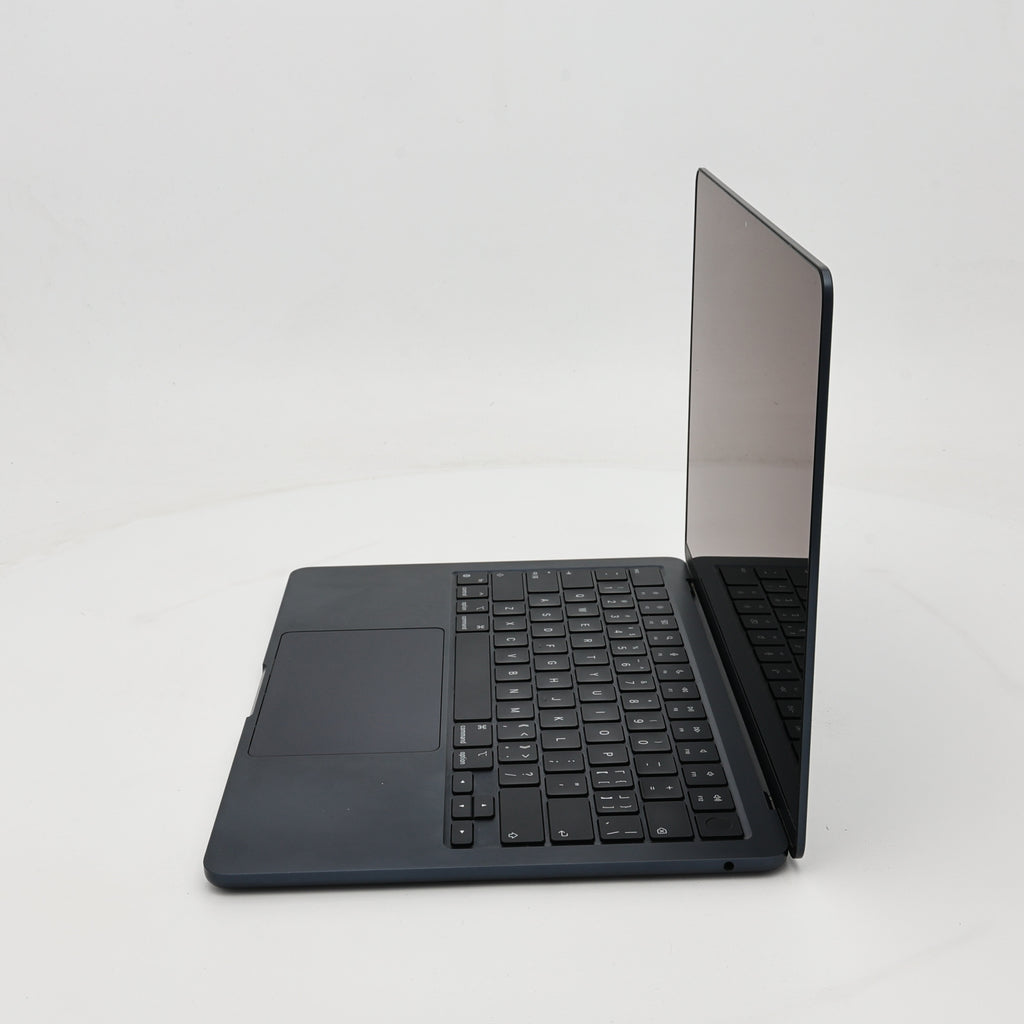 95新 Apple MacBook Air 22年 13寸 M2（8+8核） 8G RAM 256G SSD 午夜色