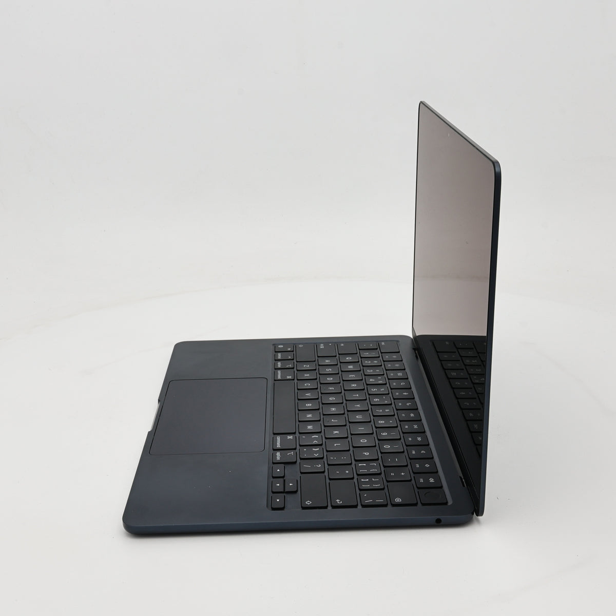 95新 Apple MacBook Air 22年 13寸 M2（8+8核） 8G RAM 256G SSD 午夜色