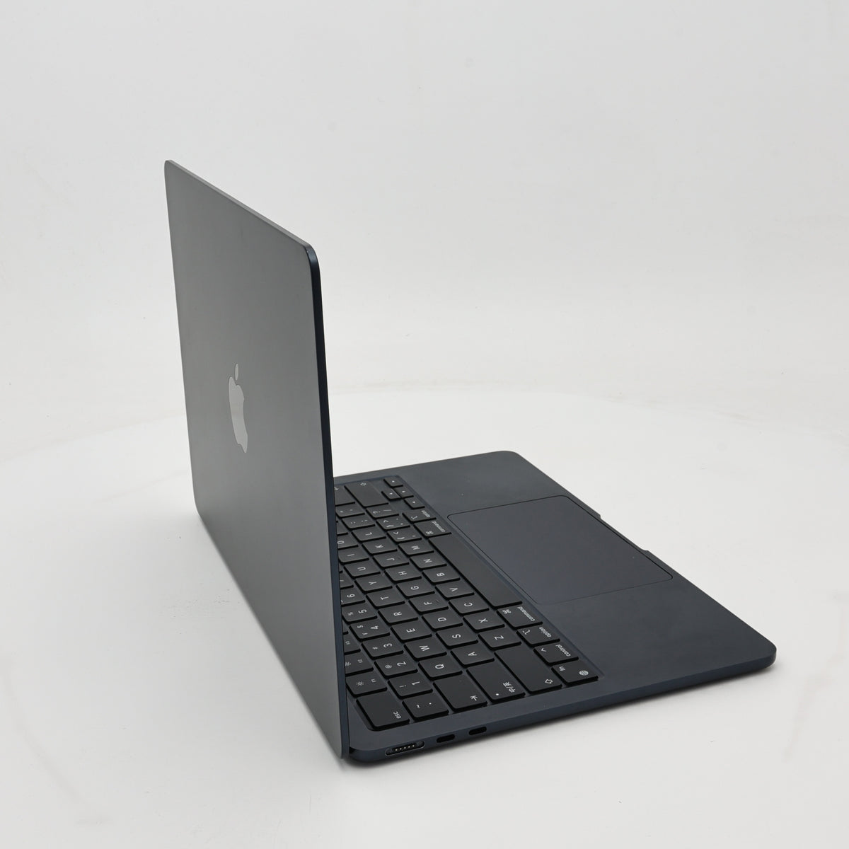 95新 Apple MacBook Air 22年 13寸 M2（8+8核） 8G RAM 256G SSD 午夜色