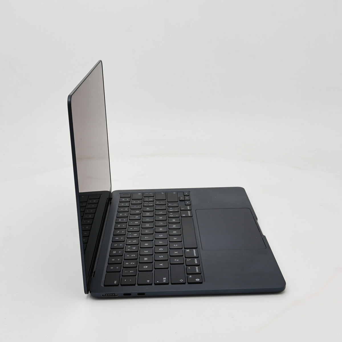 95新 Apple MacBook Air 22年 13寸 M2（8+8核） 8G RAM 256G SSD 午夜色