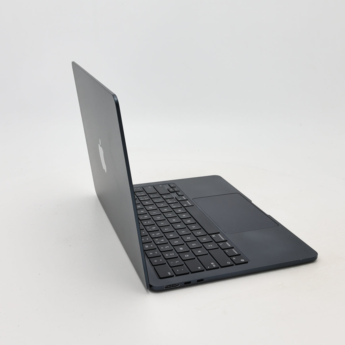 95新 Apple MacBook Air 22年 13寸 M2（8+8核） 8G RAM 256G SSD 午夜色